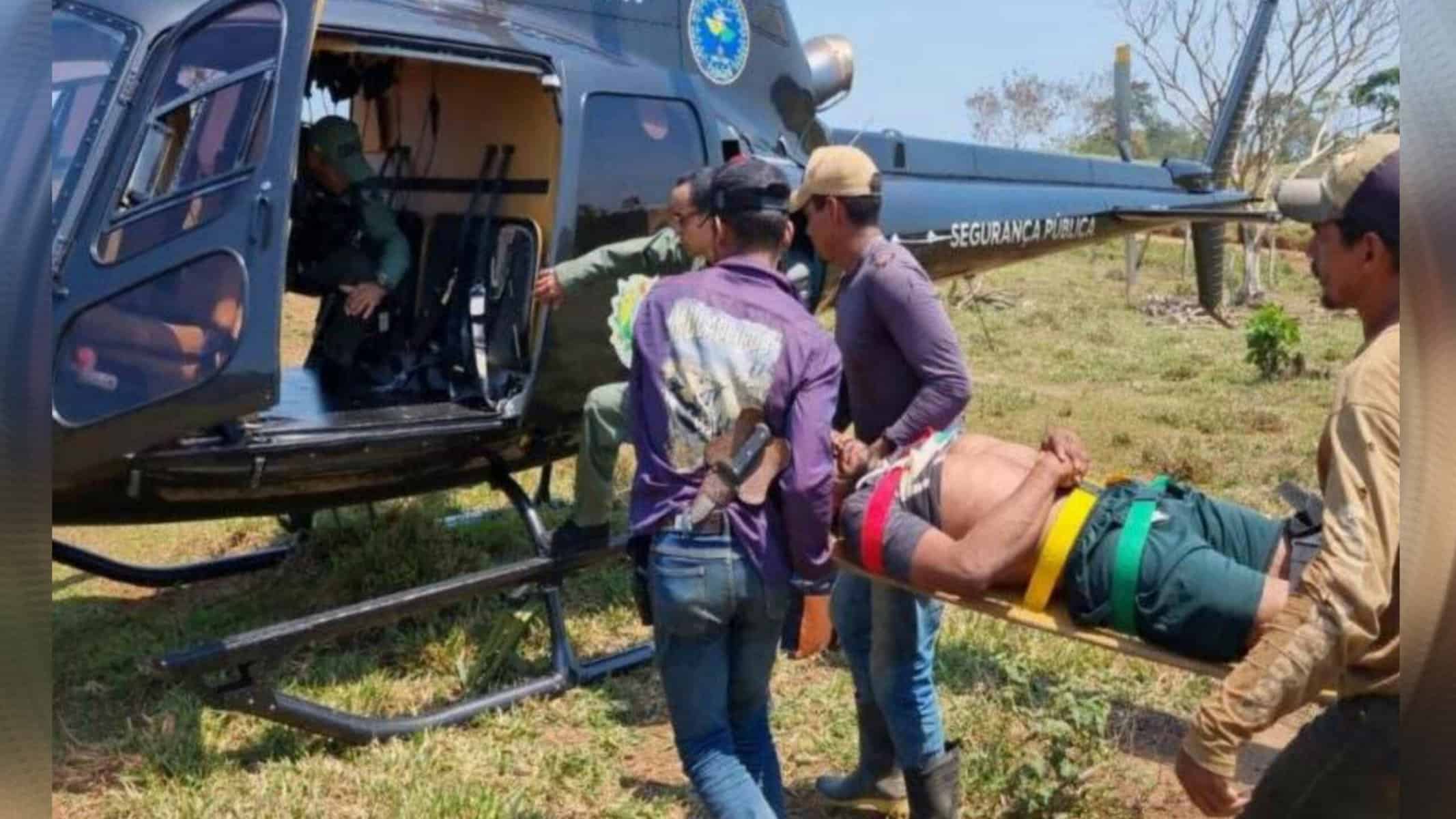 Homem que caiu de árvore durante derrubada é resgatado de helicóptero — Foto: Arquivo/Ciopaer