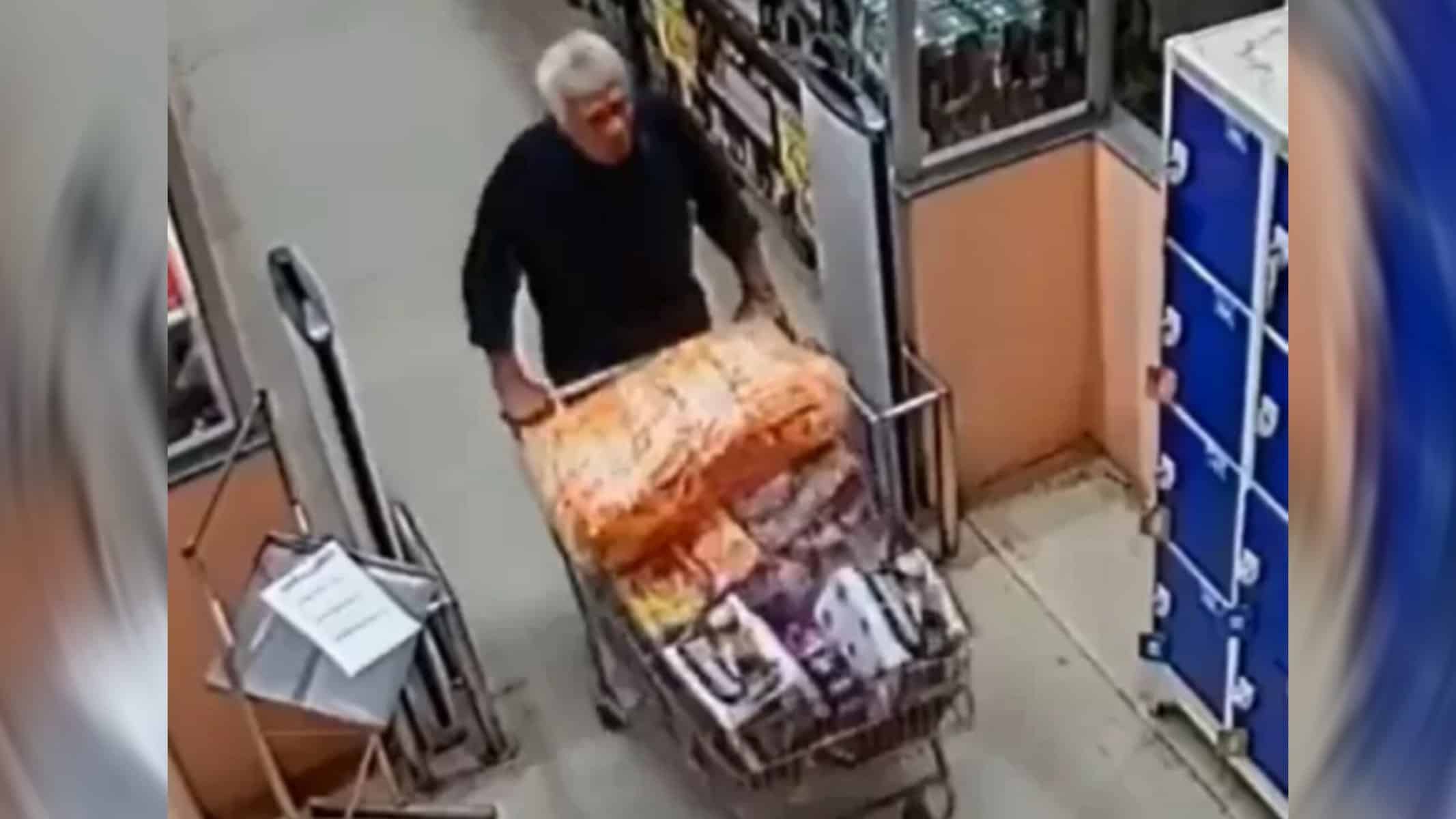 Polícia afirmou que ele teve ajuda de dois comparsas no furto, eles não apareceram nas imagens
Imagem: Reprodução/Twitter