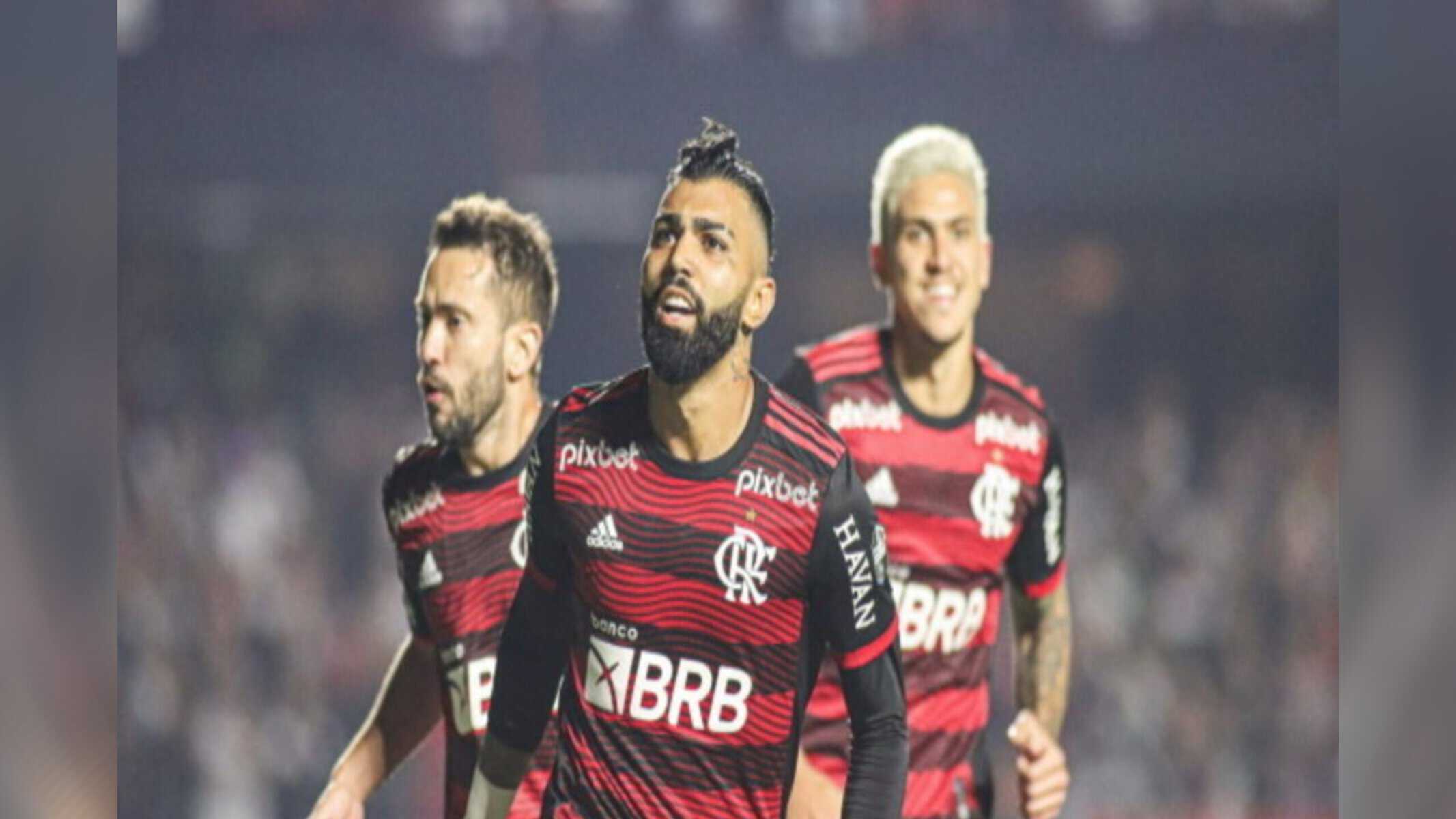 Picsart_22-08-24_22-04-28-828 Everton Ribeiro, Gabigol e Pedro em partida da Copa do Brasil