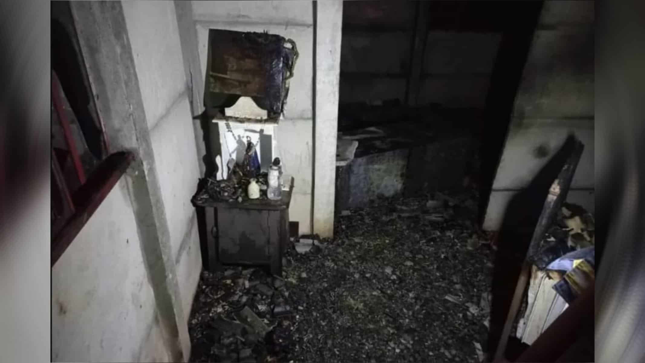 Picsart_22-08-29_18-39-37-342 Depois de incêndio, imagem de santa católica e terço não sofreram danos — Foto: Divulgação/Corpo de Bombeiros