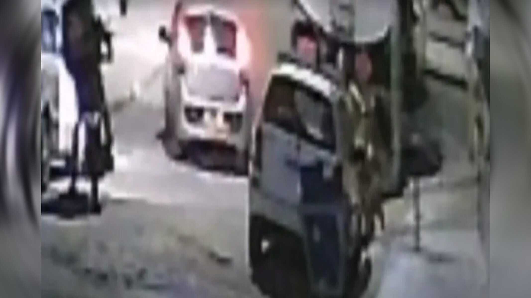 Picsart_22-08-30_17-33-05-338 Carro foi roubado e depois devolvido com cadeirinha de criança com deficiência — Foto: TV Gazeta