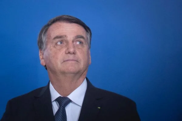 Presidente-Jair-Bolsonaro-primeira-dama-Michelle-Bolsonaro-e-ministros-acompanham-a-cerimônia-Cerimônia-de-Cumprimento-aos-Oficiais-Generais-promovidos-no-Palácio-do-Planalto-9-600x400
