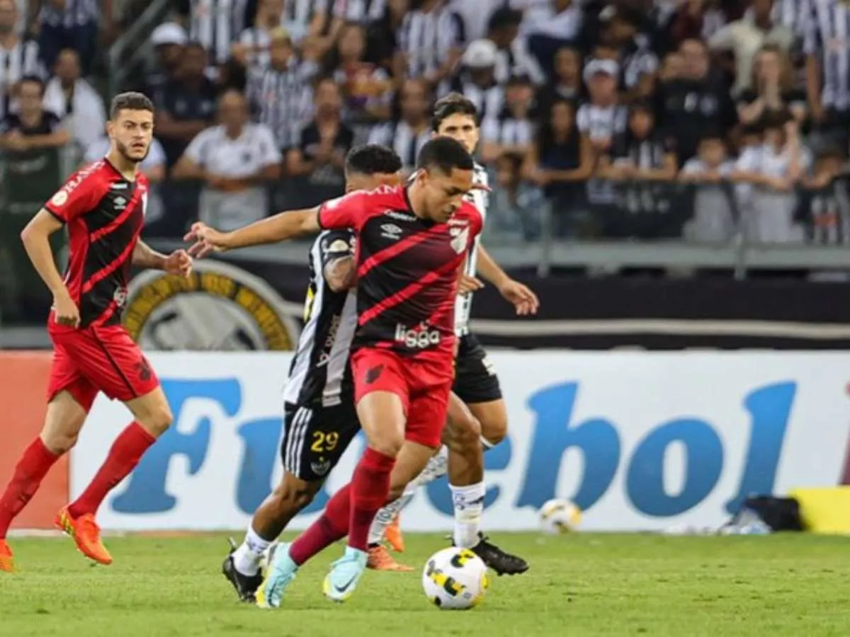 com-gol-no-ultimo-lance-athletico-pr-vence-o-atletico-mg-no-mineirao