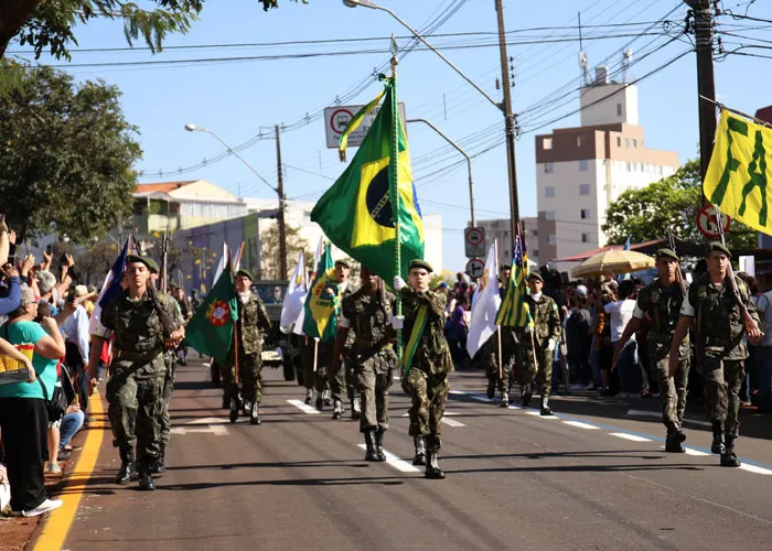 Desfile cívico. Foto: Reprodução.