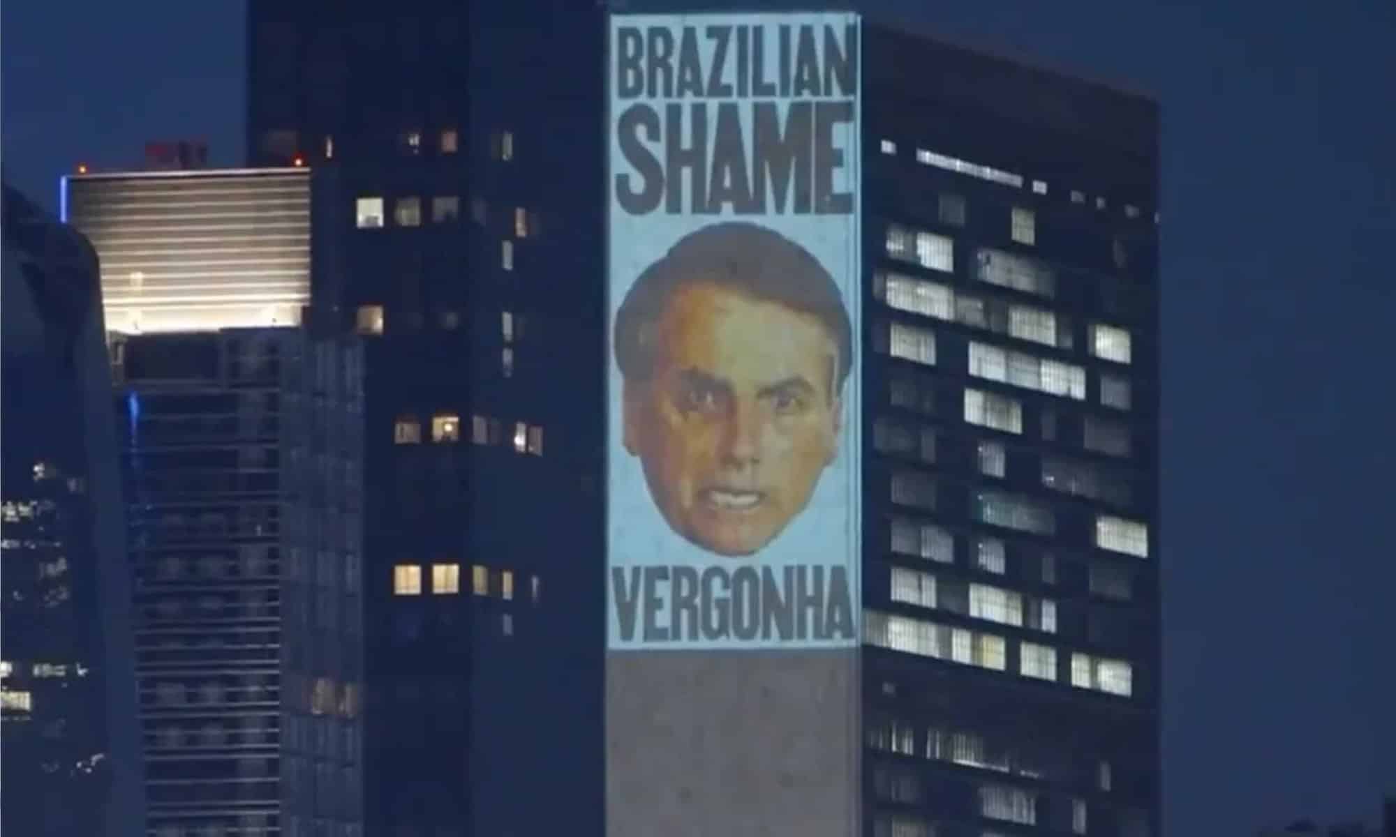 03 Projeção em prédio da ONU chama Bolsonaro de 'vergonha brasileira' - Foto: Reprodução/Redes Sociais