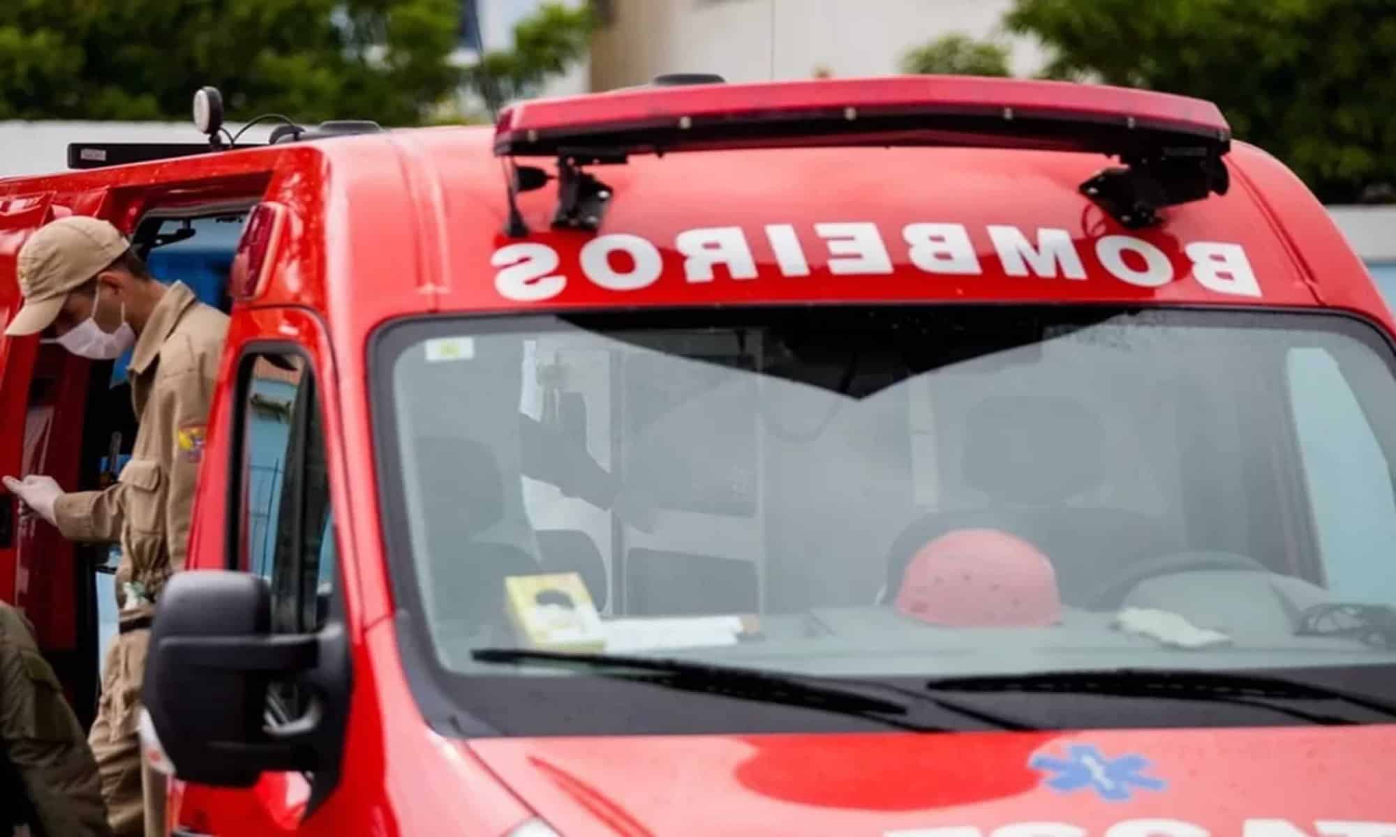 Corpo de Bombeiros foi acionado para a ocorrência na Durval de Góes Monteiro — Foto: Jonathan Lins