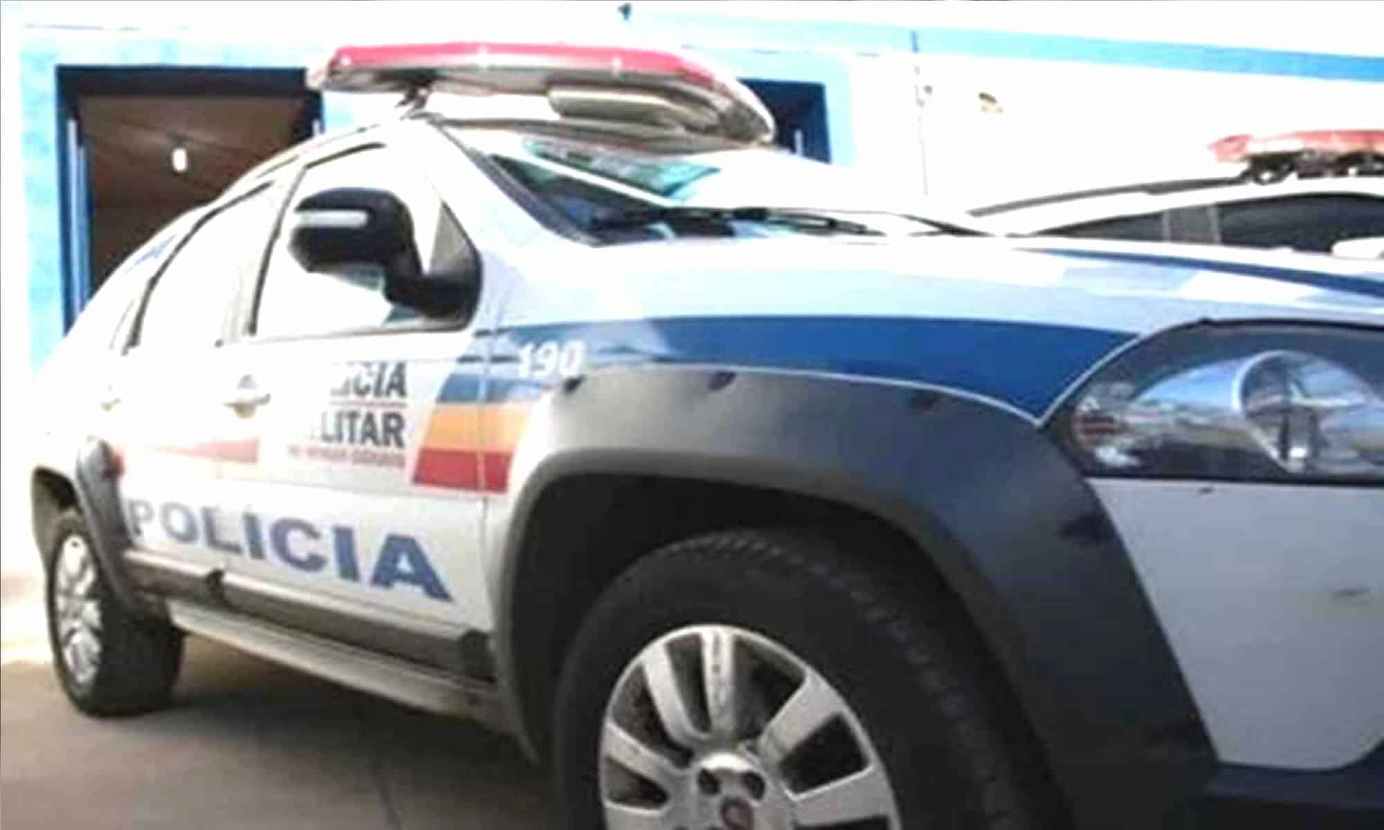 06 Polícia Militar foi acionada por testemunha que encontrou casal morto dentro de casa
Foto: Reprodução