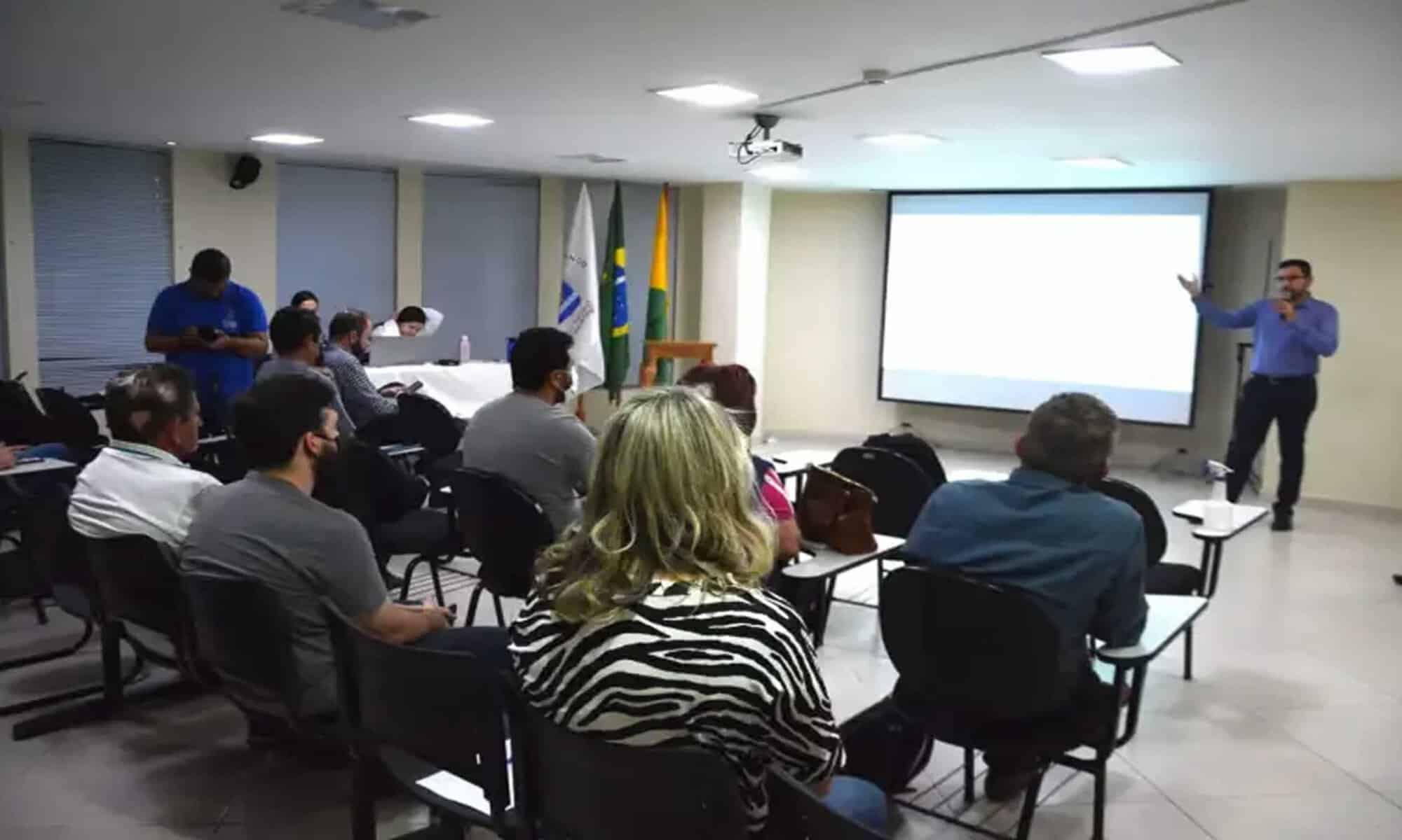 22 O balanço realizado com cada secretaria trata de ganhos financeiros, compromissos de gestão, assim como pendências e formação de servidores (Foto: Evandro Derze/Assecom)