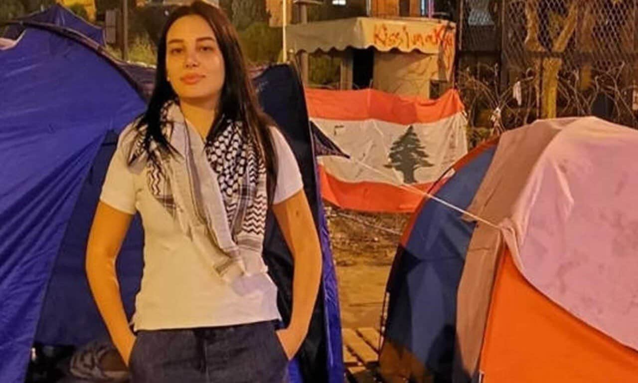 IMG-20220914-WA0032 Libanesa vira 'heroína' e viraliza nas redes após assaltar banco para pagar tratamento da irmã. Foto: Reprodução Facebook / Sali Hafiz