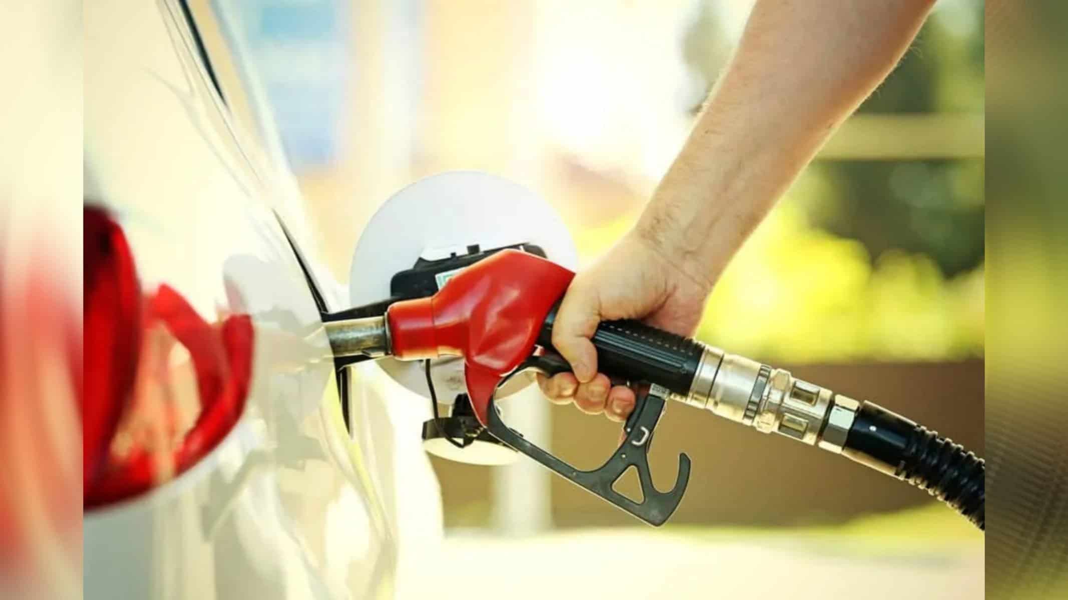 De acordo com a pesquisa ainda não inclui a redução de 7%  da gasolina nas refinarias da Petrobras (PETR4), que foi anunciada hoje  (Imagem: REUTERS/Bing Guan)