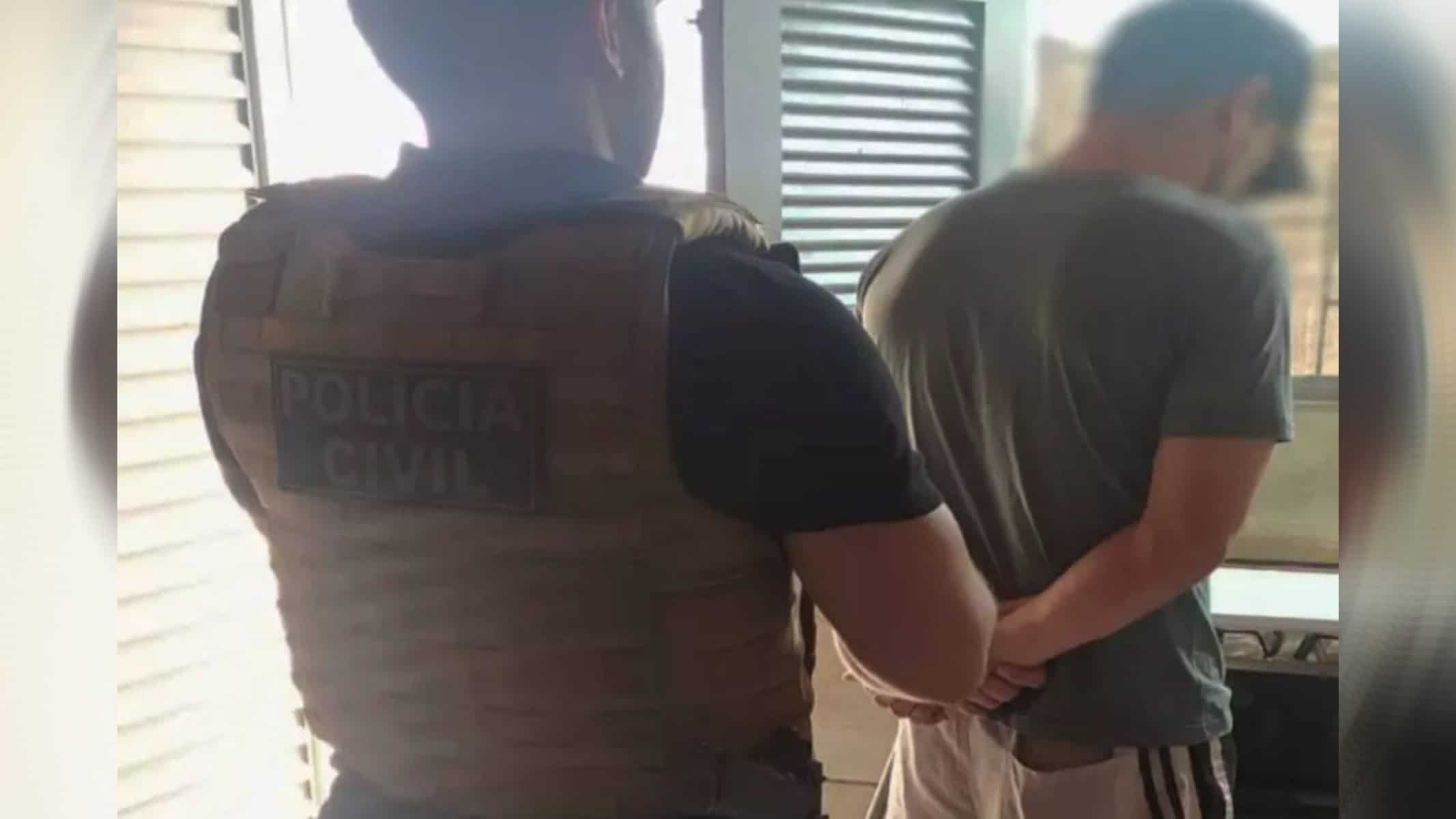 Picsart_22-09-08_17-33-07-249 Homem foi preso em flagrante - Divulgação/Polícia Civil