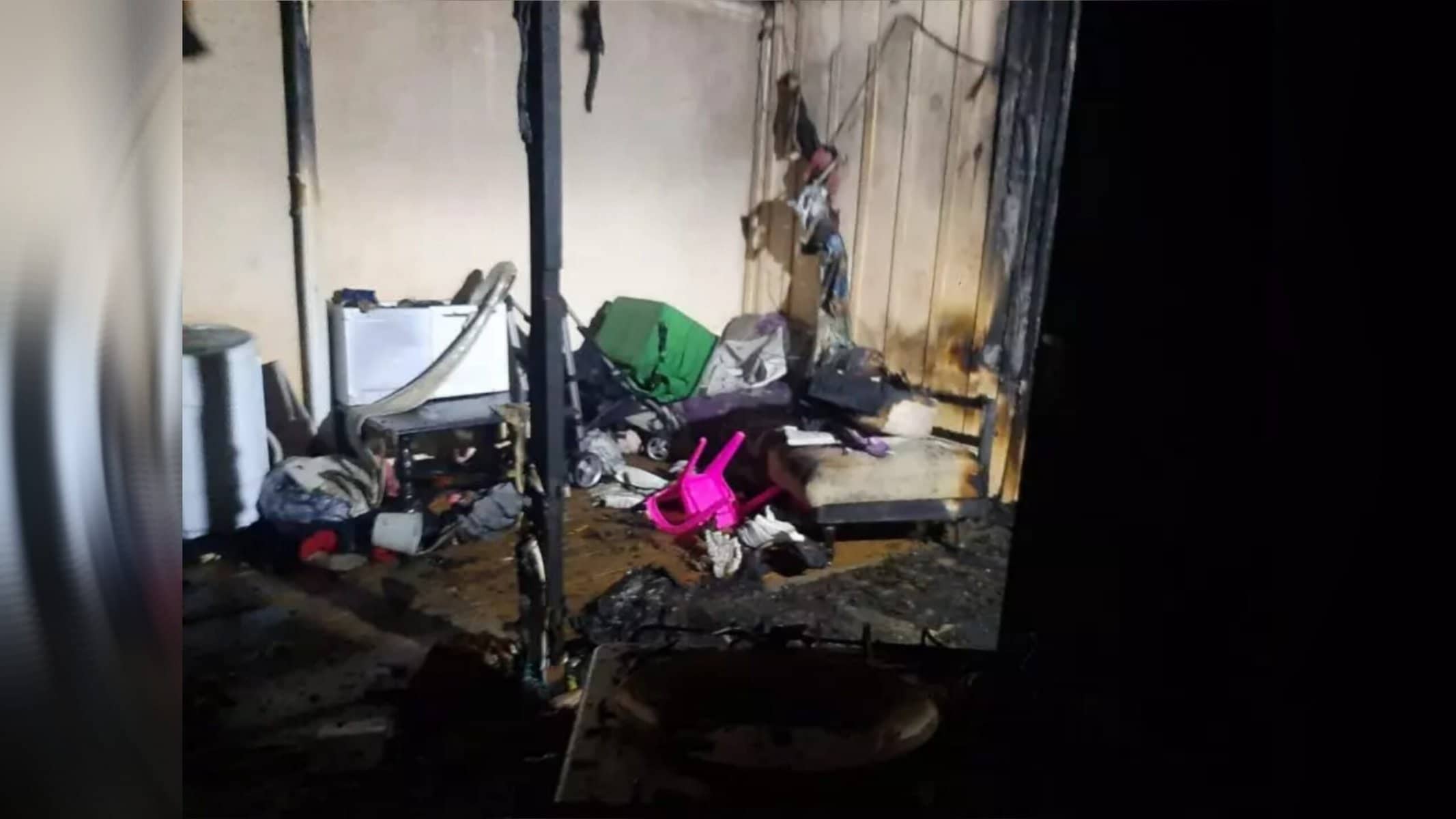 Picsart_22-09-16_17-35-15-963 Incêndio destruiu móveis e roupas da família (Foto: Marcelo Borges/ RICtv)