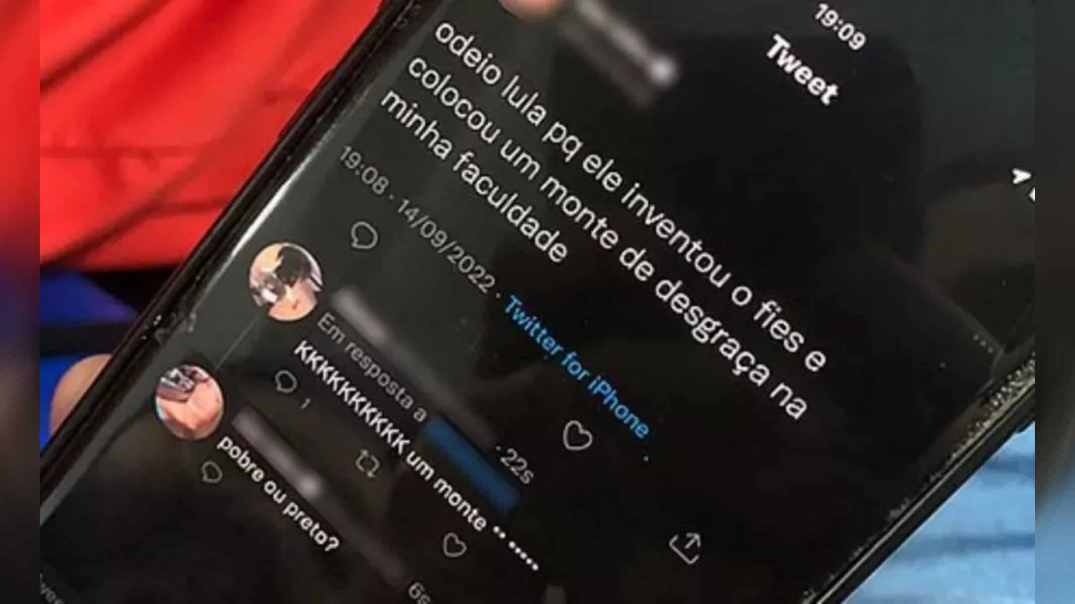 Picsart_22-09-21_21-39-42-314 Aluna é expulsa de faculdade após publicação racista em rede social (Foto: reprodução/redes sociais)