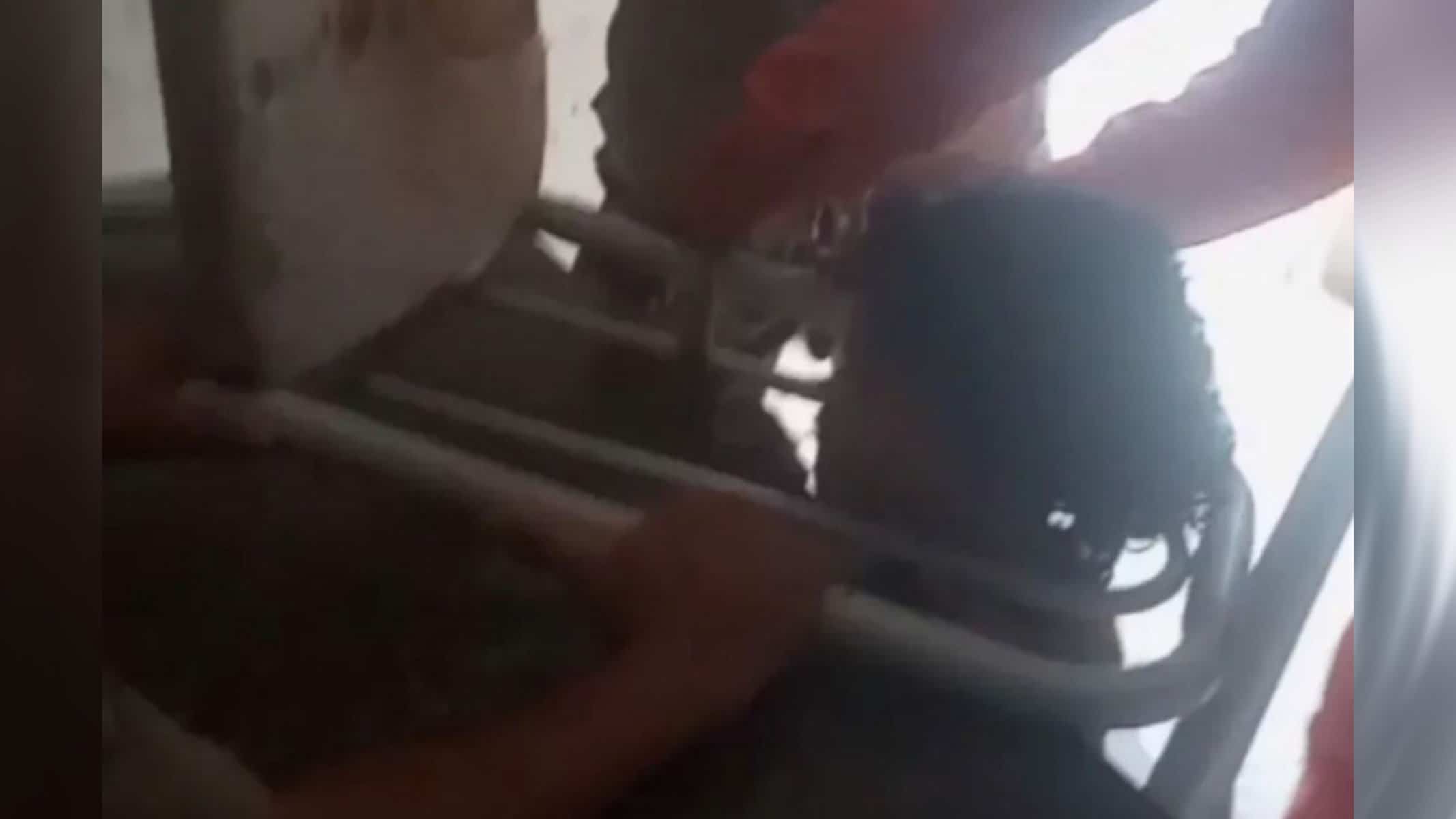 Picsart_22-09-22_19-44-26-273 Durante o resgate, bombeiros usaram uma corda e uma barra de ferro para fazer um torniquete na cadeira (Foto: Reprodução/ G1)