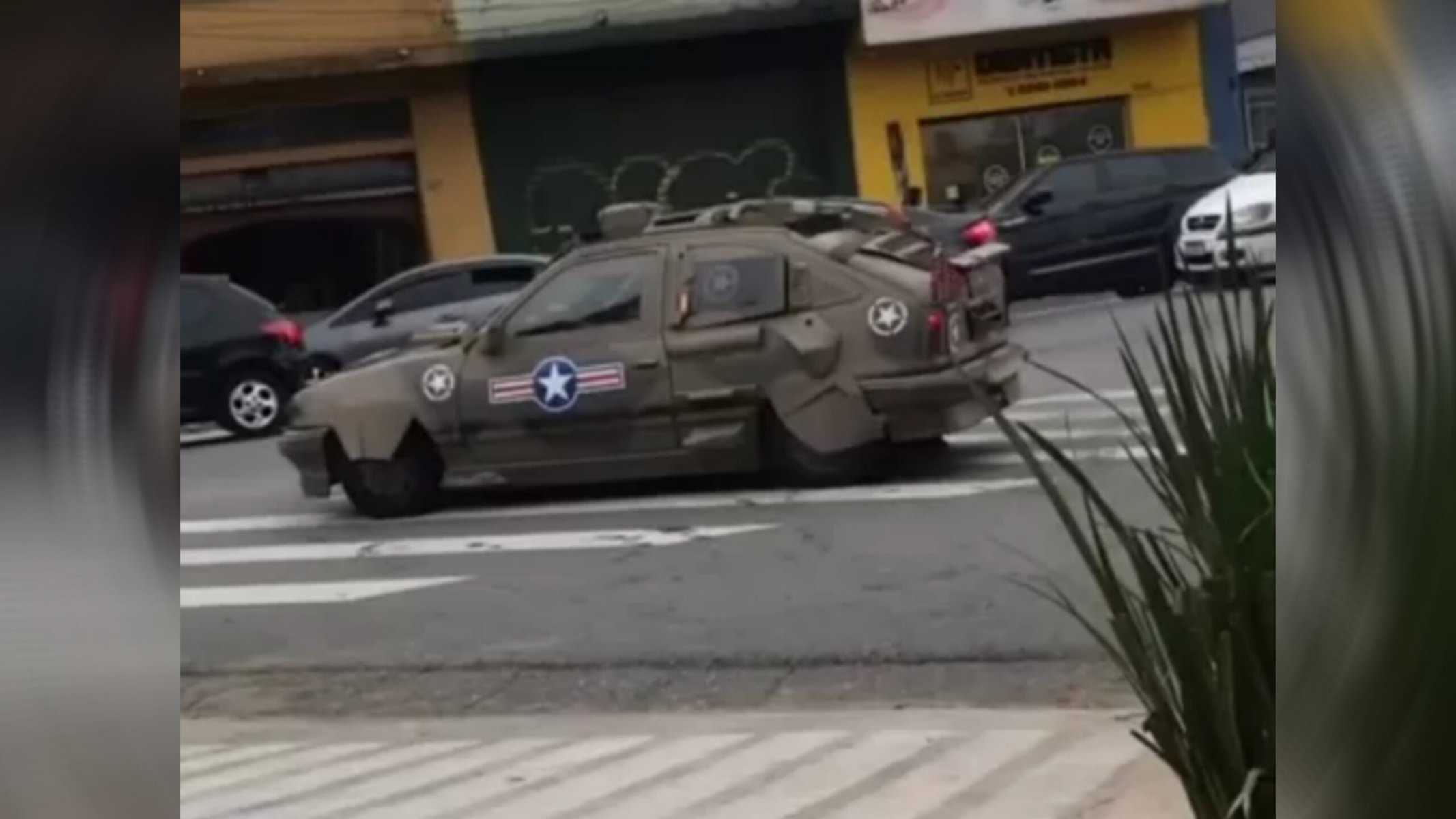 Picsart_22-09-28_18-16-57-555 O Chevrolet Kadett ganhou apliques de plástico para ficar mais robusto
Imagem: Reprodução/Instagram