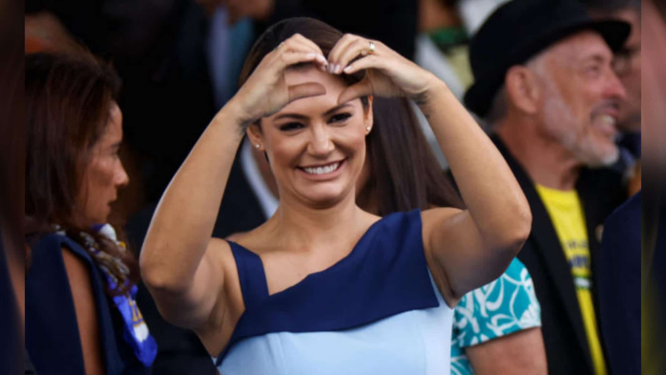 Picsart_22-09-28_20-21-46-950 Aumento da participação da primeira-dama Michelle Bolsonaro na campanha de reeleição de Bolsonaro visa atrair o eleitorado feminino, um dos segmentos que mais o rejeita
(REUTERS/Adriano Machado)