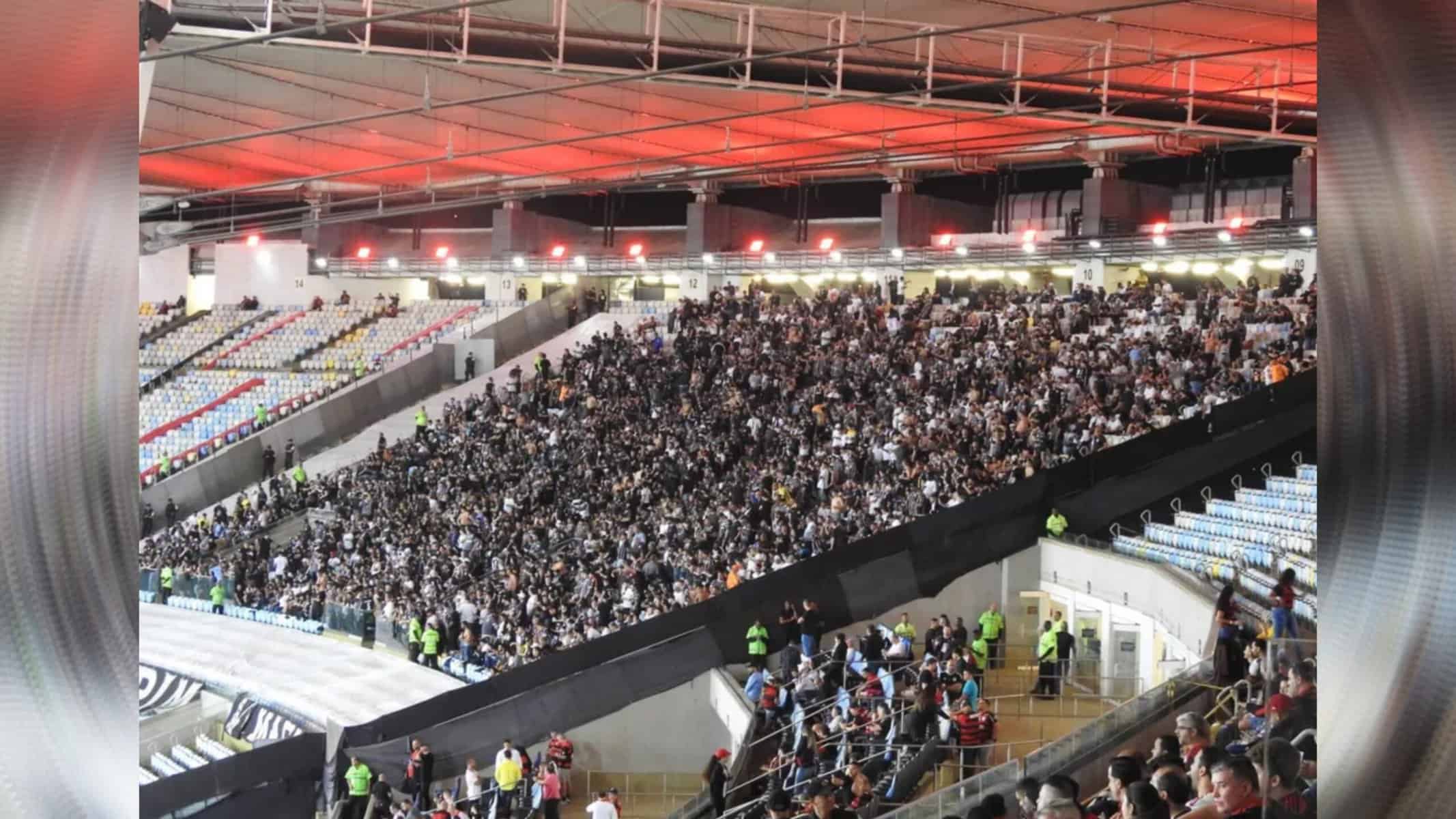 Torcida do Corinthians no Maracanã para o jogo com o Flamengo, pela Libertadores — Foto: Bruno Cassucci
