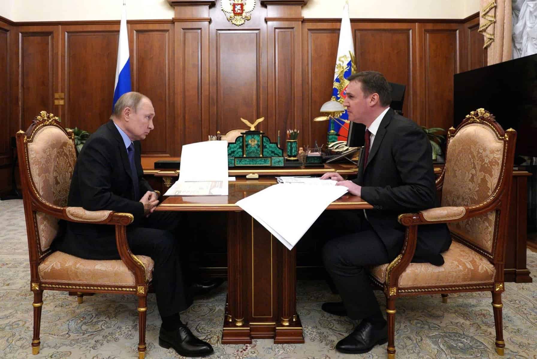 Vladimir Putin teve uma reunião de trabalho com o Ministro da Agricultura, Dmitry Patrushev