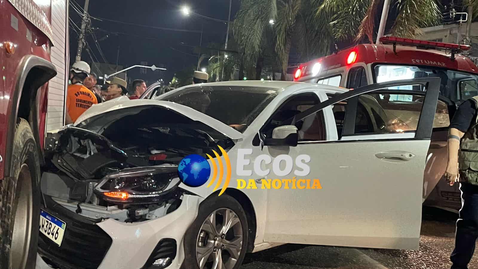 WhatsApp Image 2022-09-26 at 20.43.51 Veículo com a frente destruída após o impacto. Foto: Ecos da Notícia