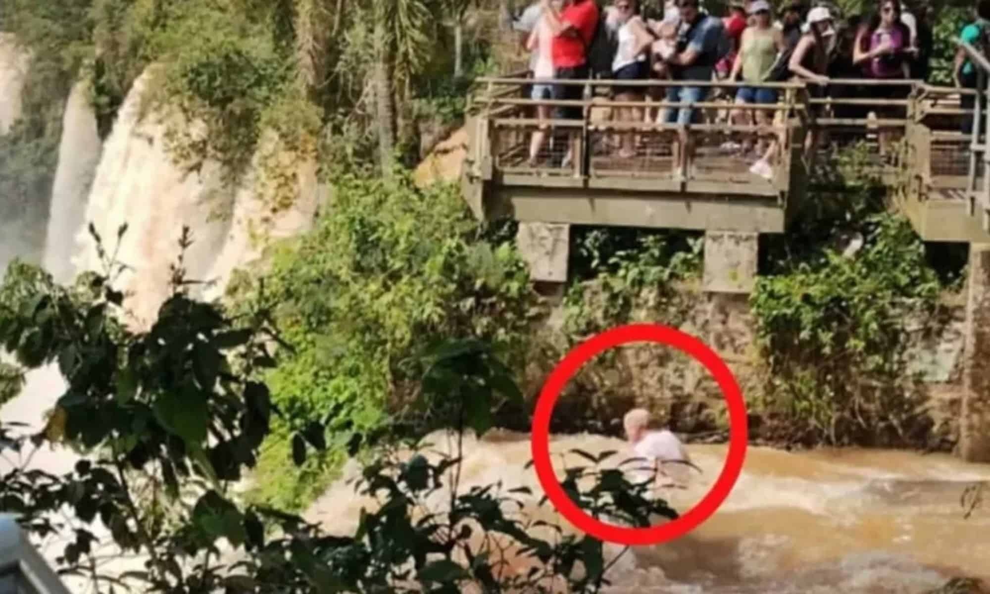 07 Corpo encontrado no lado brasileiro é do turista canadense. Na foto, ele é visto pouco antes de desaparecer nas águas das Cataratas do Iguaçu. (Foto: Reprodução/Redes Sociais)