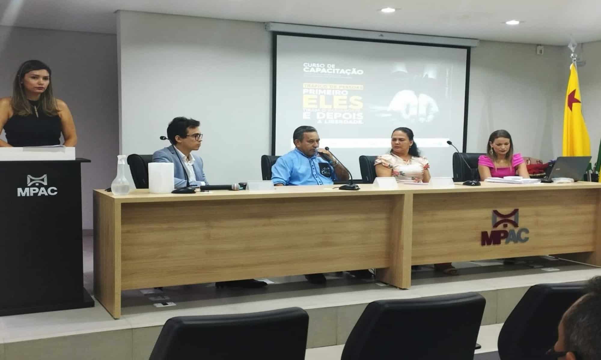 10 A capacitação, realizada pela Diretoria de Direitos Humanos do Estado, contou com o apoio do Ministério Público do município. Foto: cedida