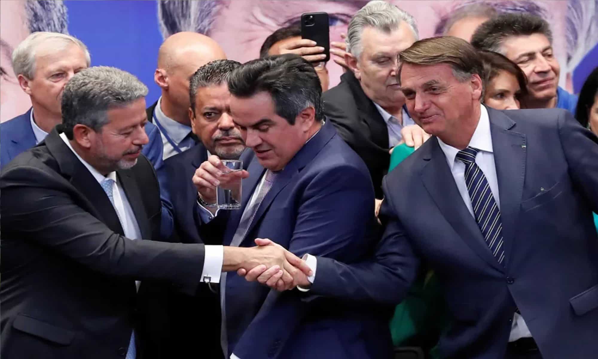 10 O presidente da Câmara, Arthur Lira, com o ministro Ciro Nogueira e o presidente Jair Bolsonaro. Foto: Adriano Machado/Reuters