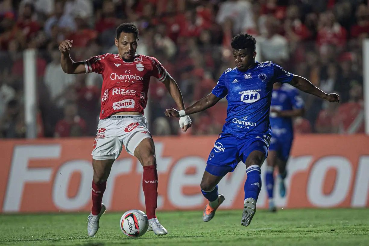 Lincoln começou como titular, mas foi sibstituído — Foto: Staff Images/Cruzeiro