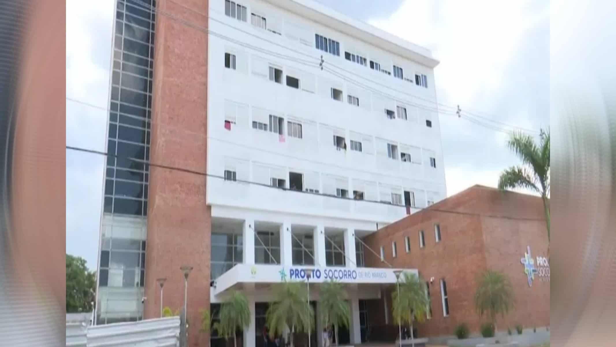 Idosa atingida por bala na cabeça durante tiroteio passa por cirurgia no PS de Rio Branco — Foto: Reprodução/Rede Amazônica Acre