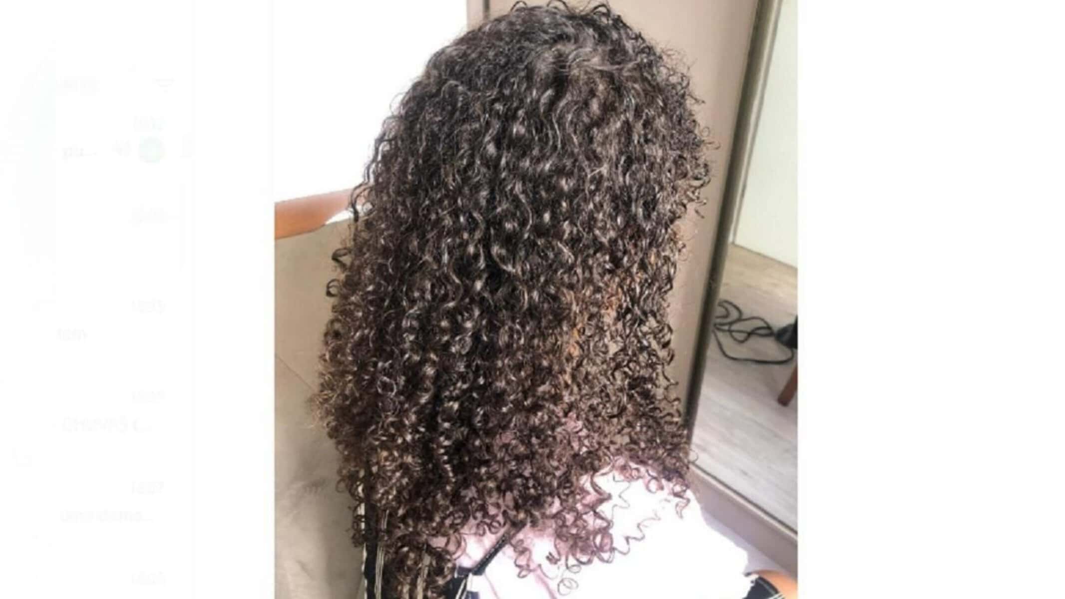 Adolescente foi alvo de comentários do professor por usar o cabelo cacheado solto em sala de aula — Foto: ARQUIVO PESSOAL/DIVULGAÇÃO