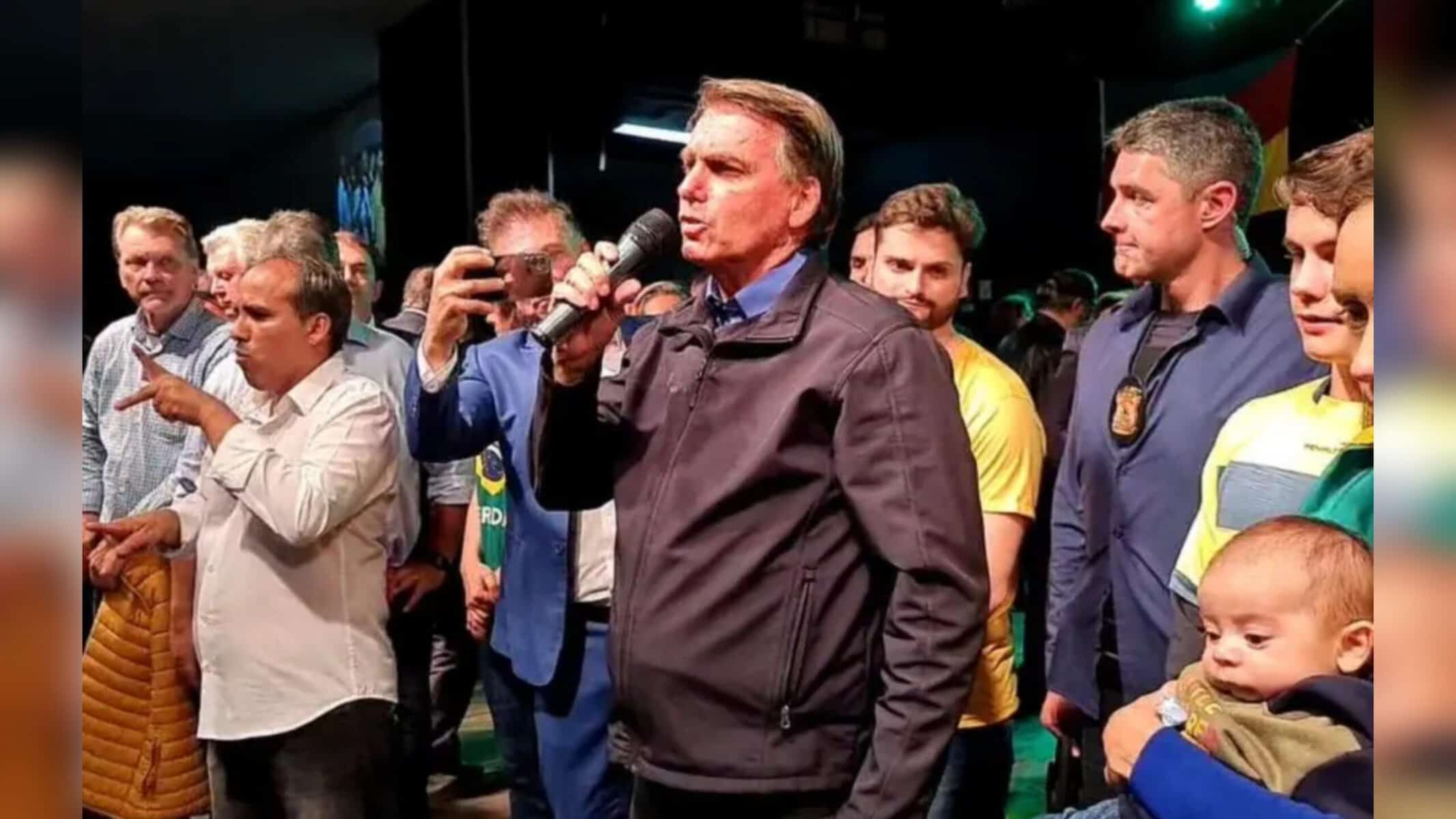 Picsart_22-10-11_17-48-54-709 Presidente Jair Bolsonaro (PL) em agenda eleitoral no Rio Grande do Sul nesta terça-feira (11) — Foto: Reprodução/Facebook