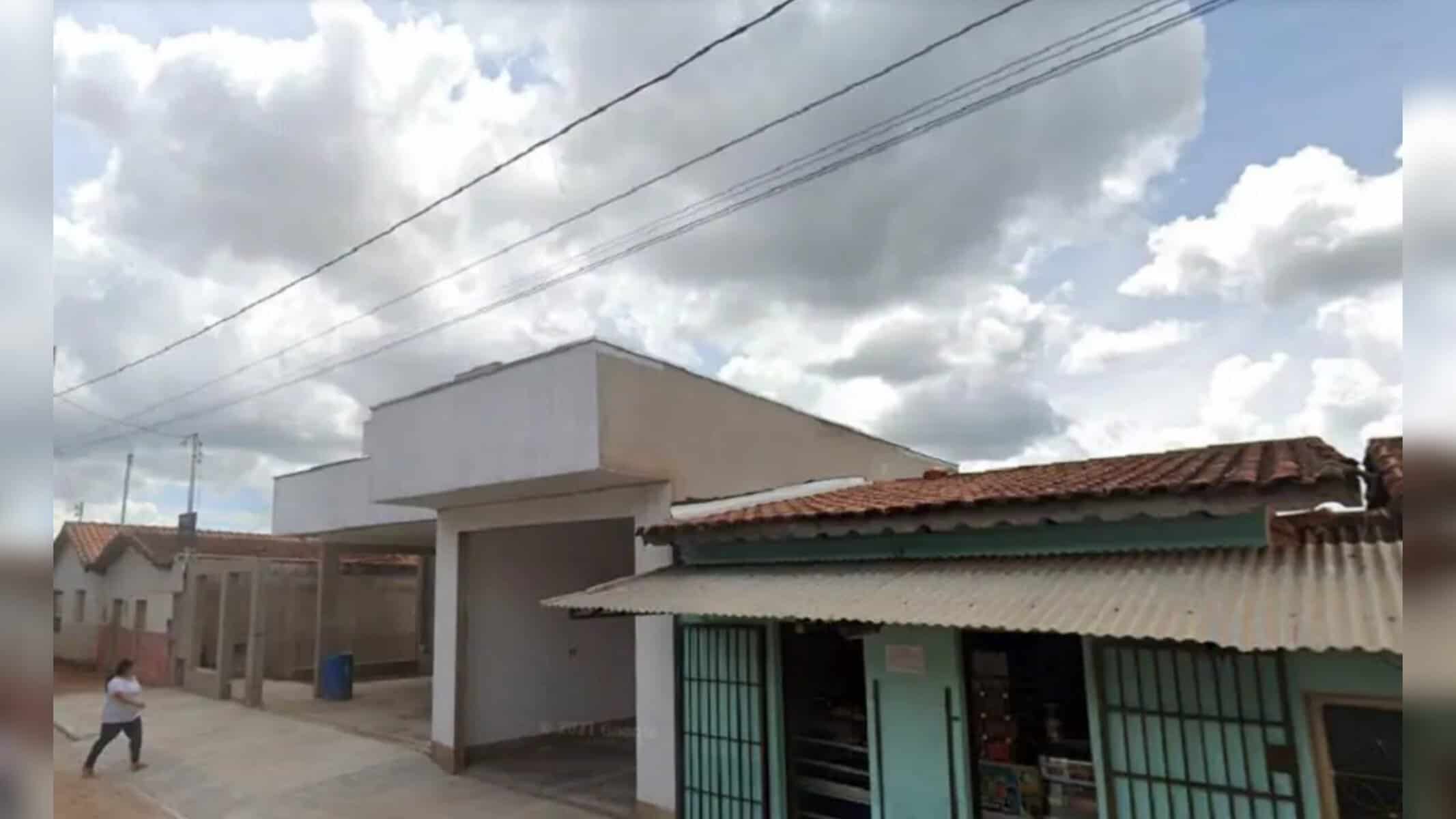 Picsart_22-10-13_19-25-08-136 Crime aconteceu na casa da família, na avenida Presidente Antônio Carlos, em Tiros — Foto: REPRODUÇÃO / GOOGLE STREET VIEW