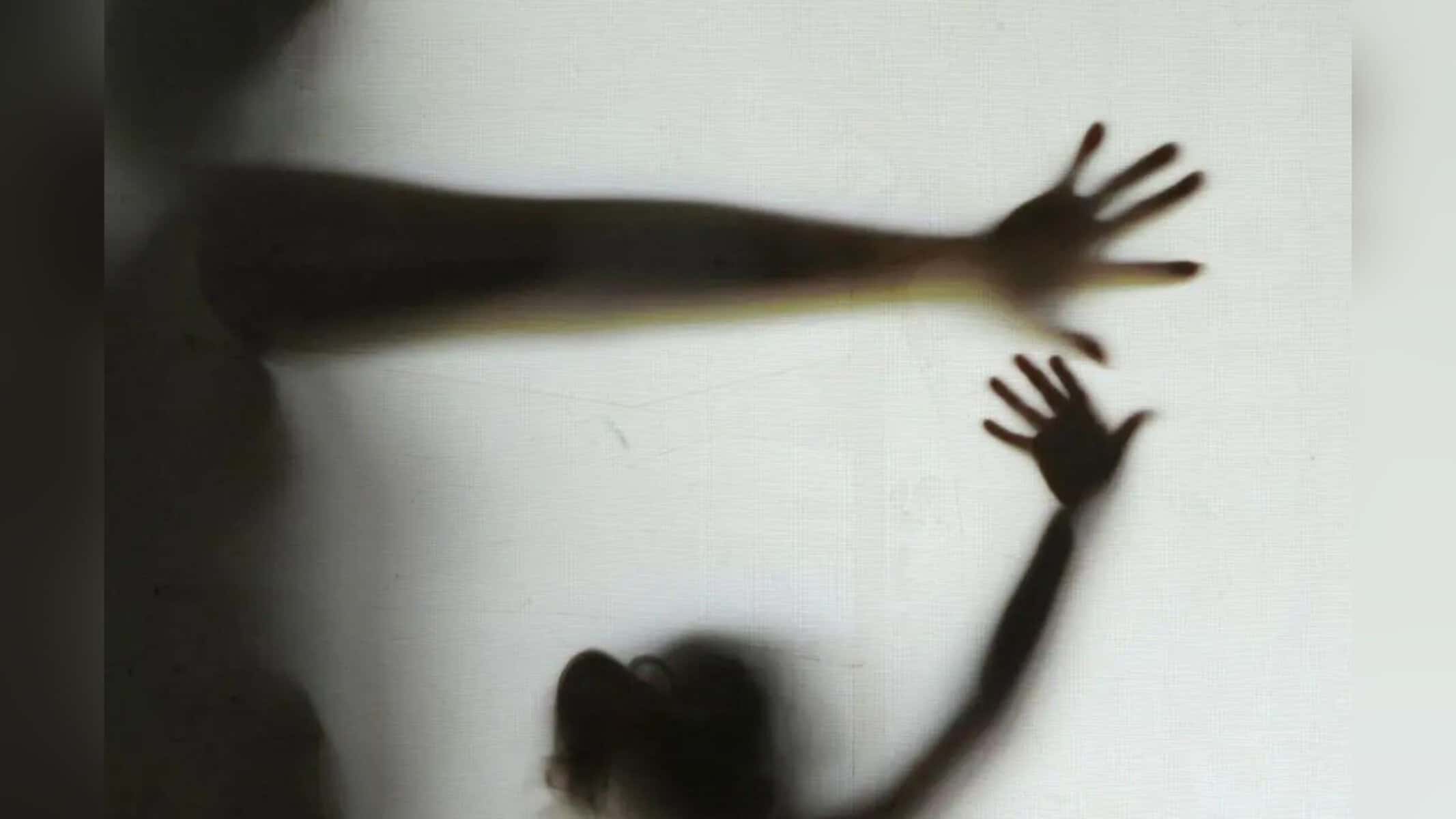 Picsart_22-10-19_16-56-36-839 Menina ficou sozinha com o vizinho por algumas horas. — Foto: IMAGEM ILUSTRATIVA - Elza Fiúza / Agência Brasil