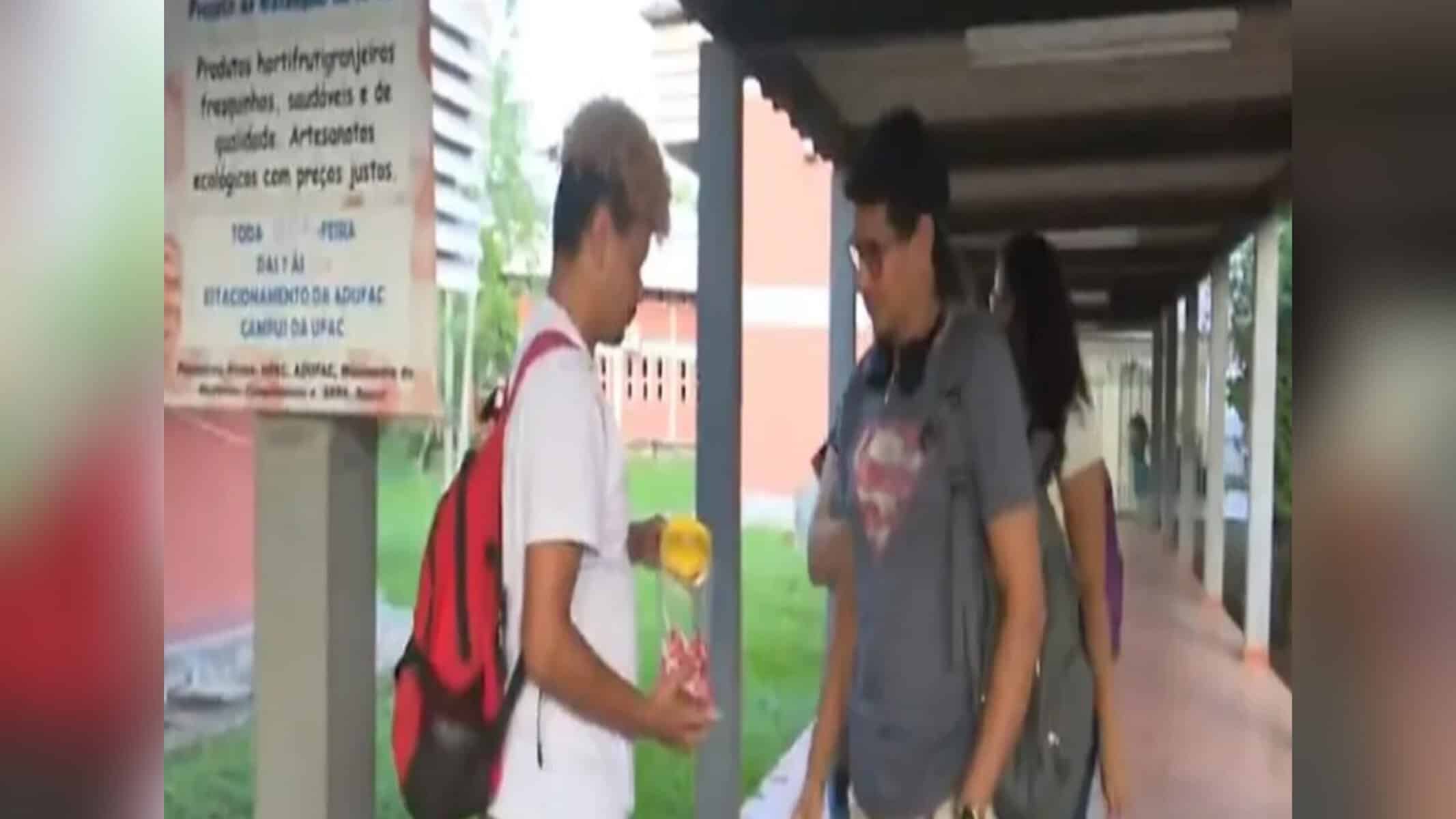 Mestrando diz que mesmo com as dificuldades ele não pretende deixar de estaudar — Foto: Reprodução/Rede Amazônica Acre