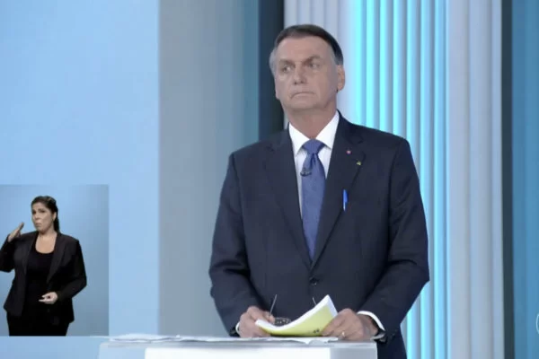 debate-entre-Lula-e-Bolsonaro-presidenciaveis-tv-globo-eleições-2022-4-600x400