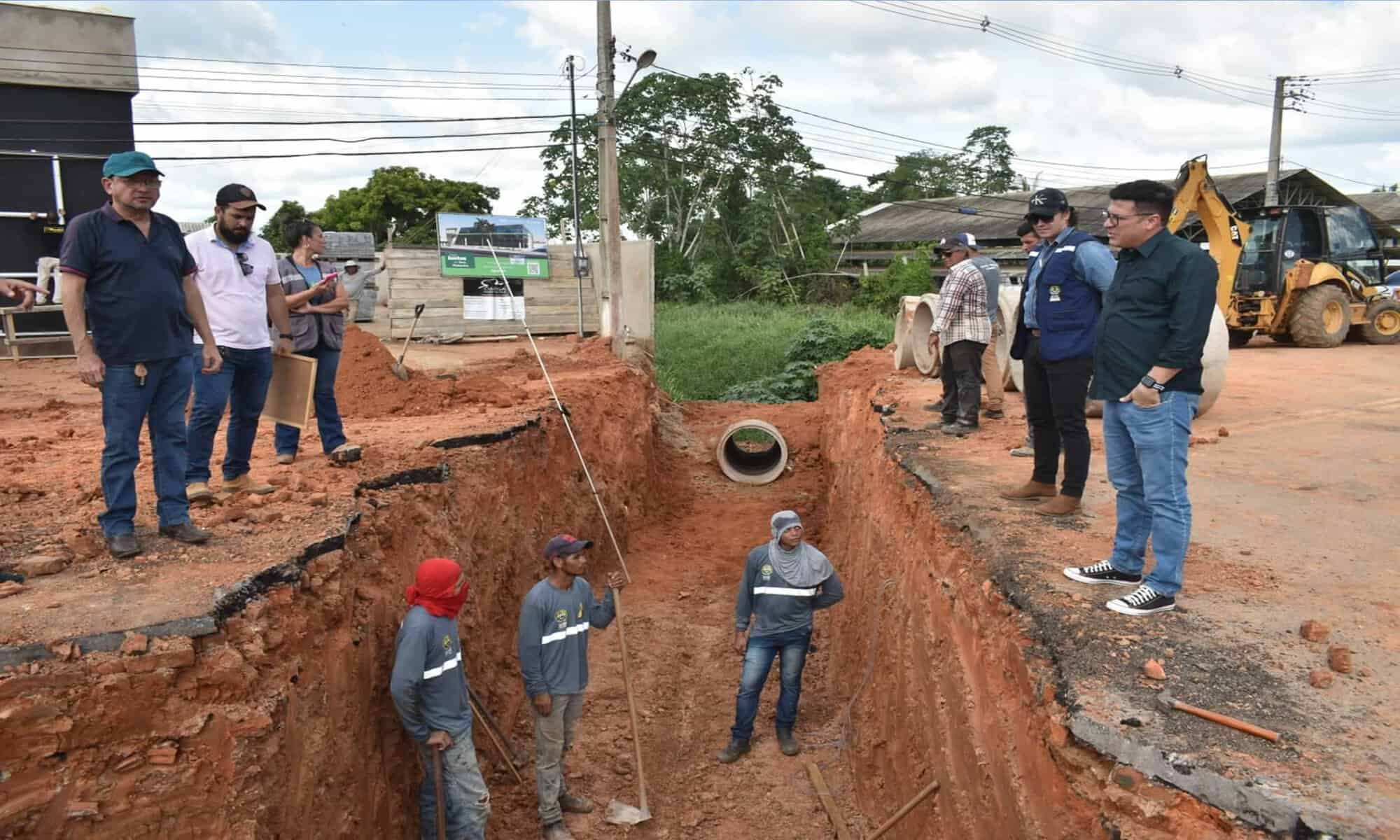 06 Equipe da Seinfra fiscaliza serviços na Avenida Brasil, em Sena Madureira. Foto: Jean Lopes/Seinfra