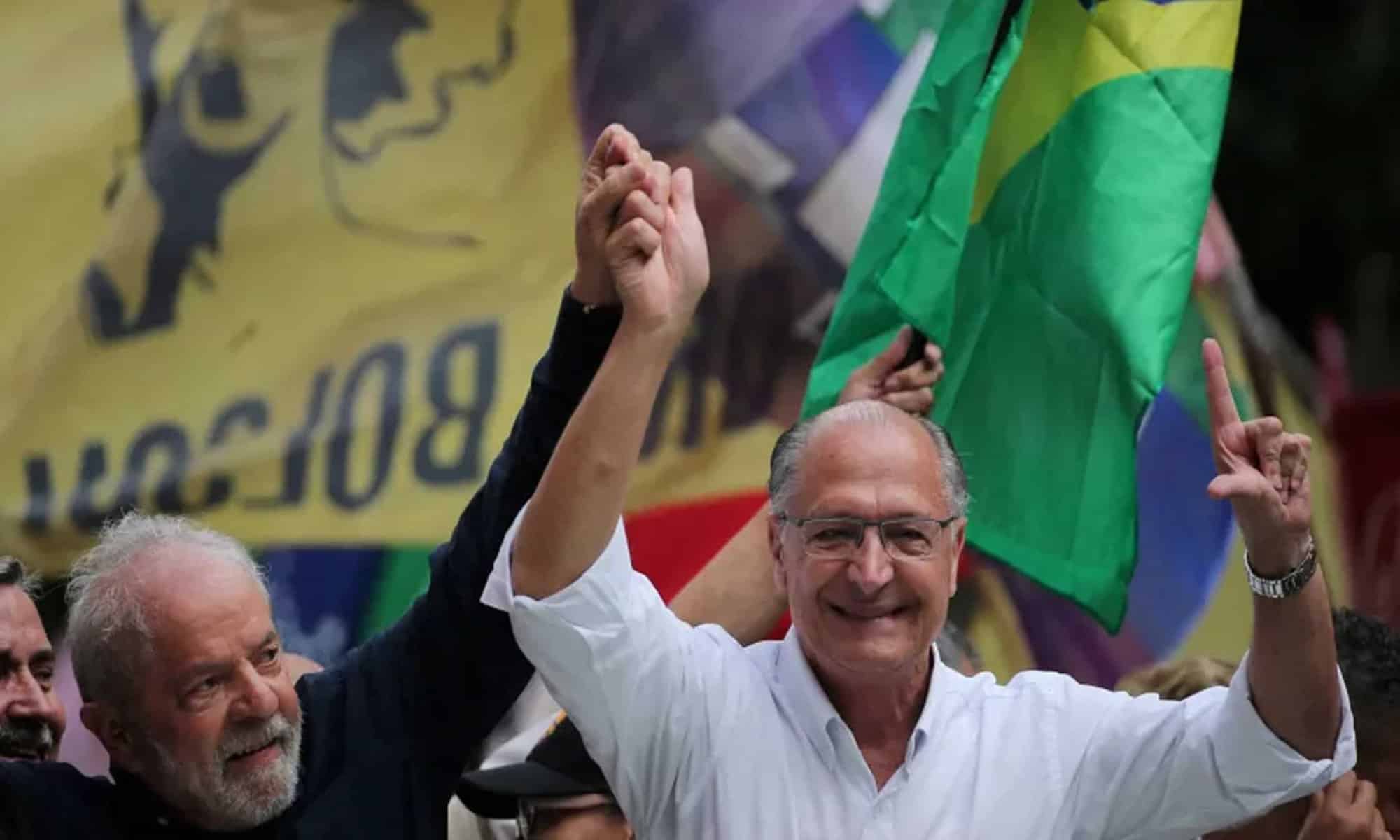 10 Ex-presidente Lula e seu vice, Geraldo Alckmin, durante evento de campanha em Porto Alegre
19/10/2022REUTERS/Diego Vara