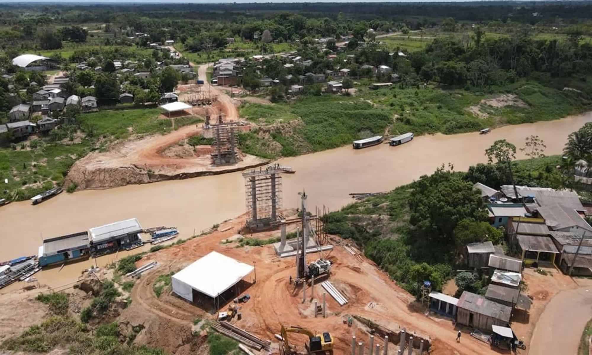 Obra está em ritmo acelerado e tem gerado trabalho para moradores. Foto: Ascom/Deracre
