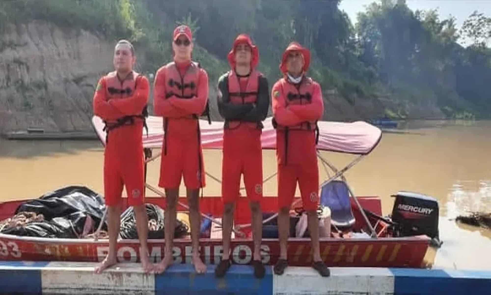 15 Equipe de mergulhadores realizou o trabalho no Rio Purus durante três dias — Foto: Arquivo/Corpo de Bombeiros de Sena Madureira