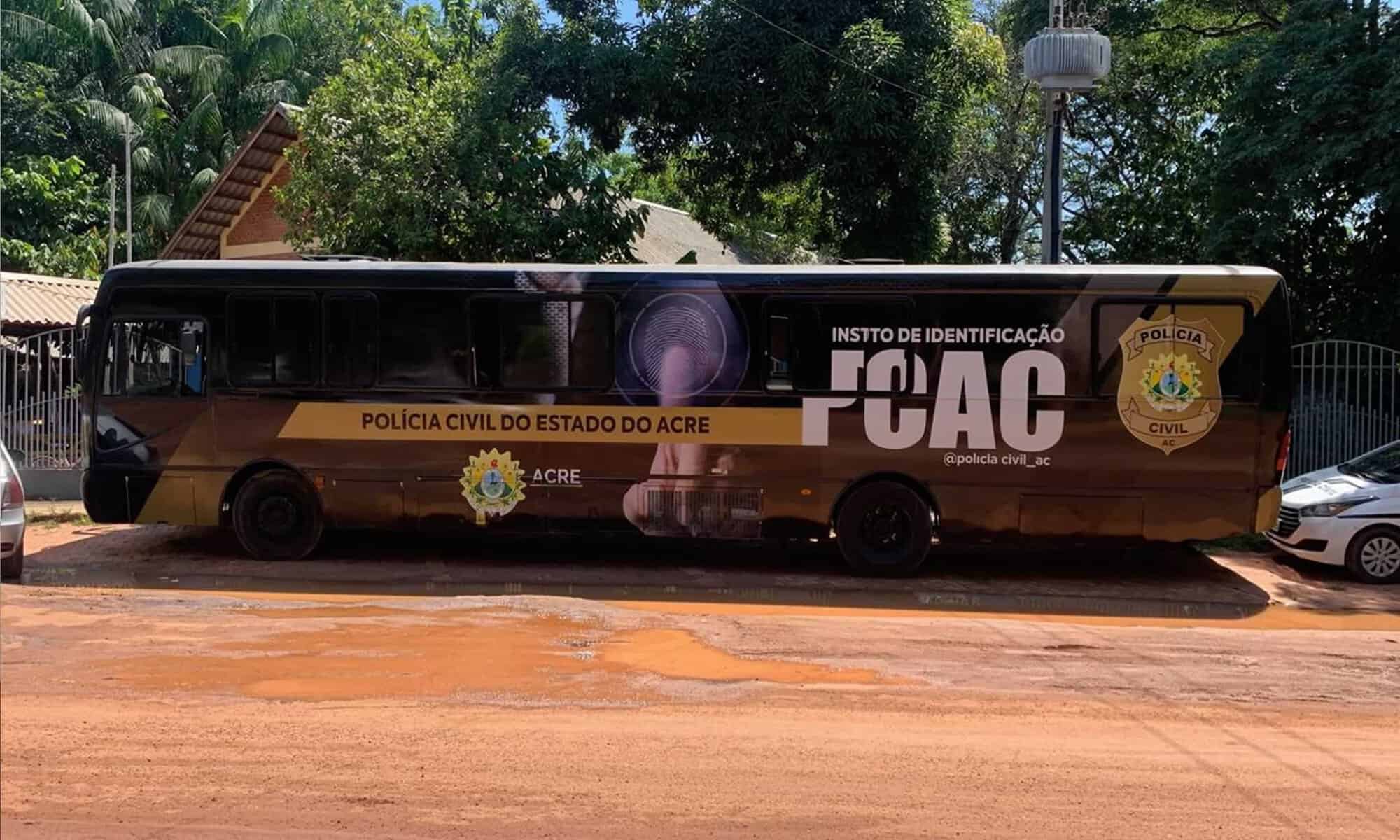 15 Ônibus da Polícia Civil levou cidadania para a comunidade, com a emissão de documentos pelo Instituto de Identificação. Foto: Ascom/Sejusp