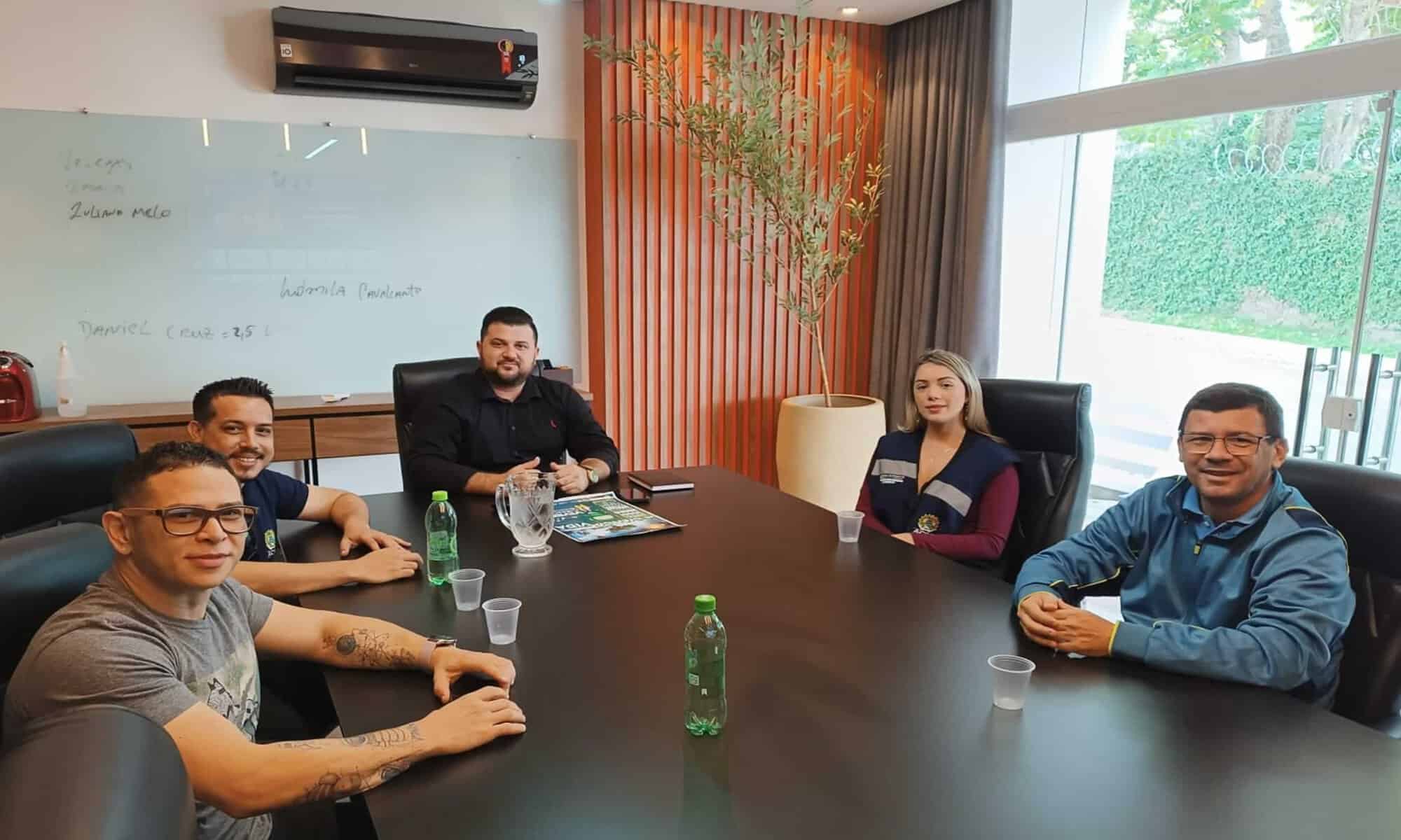 16 Membros da secretaria estiveram reunidos com representantes da empresa. Foto: Yara Azevedo/Seet