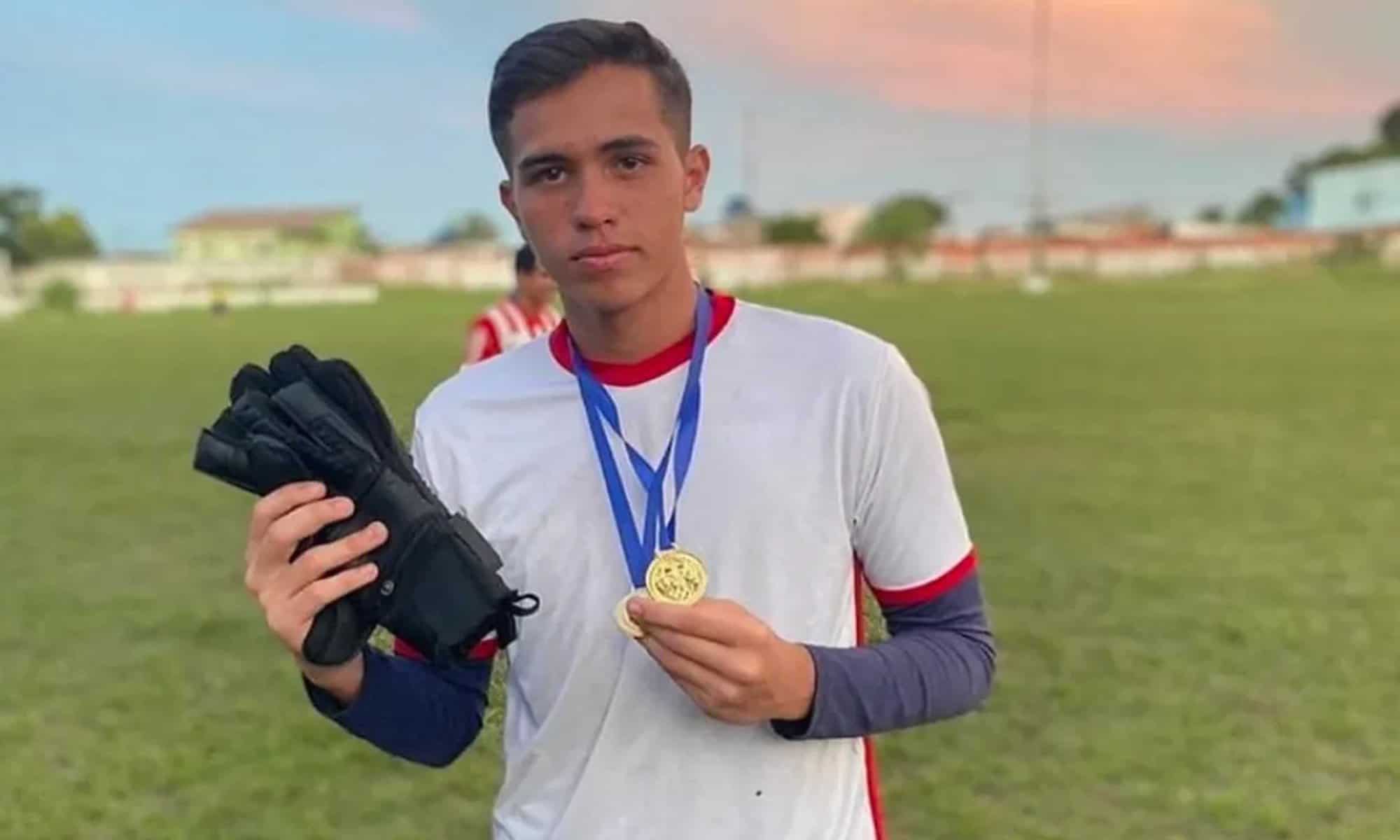 18 Felipe Dias atualmente defendia o time sub-20 do Galvez — Foto: Divulgação/Galvez EC