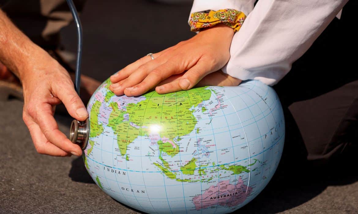 2022-11-17t122903z_1_lynxmpeiag0i7_rtroptp_4_climate-un-protest