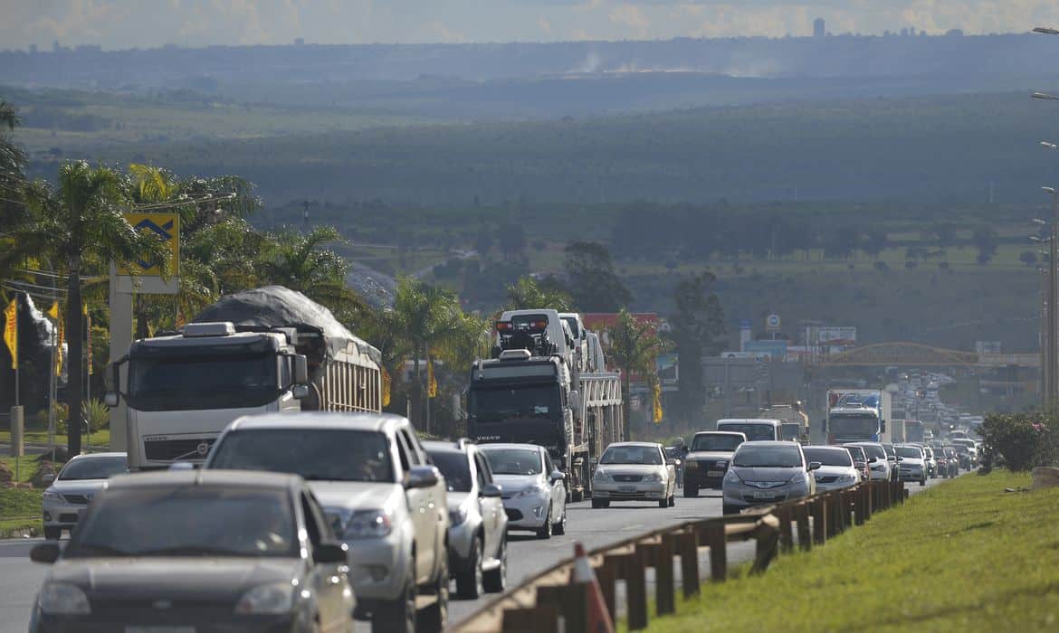 905789-feriado_carnaval_br 020_viagem_01 Brasilia - Movimento de saída para o feriado de carnaval tranquilo no Aeroporto JK e rodovias do Distrito Federal(José Cruz/Agência Brasil)