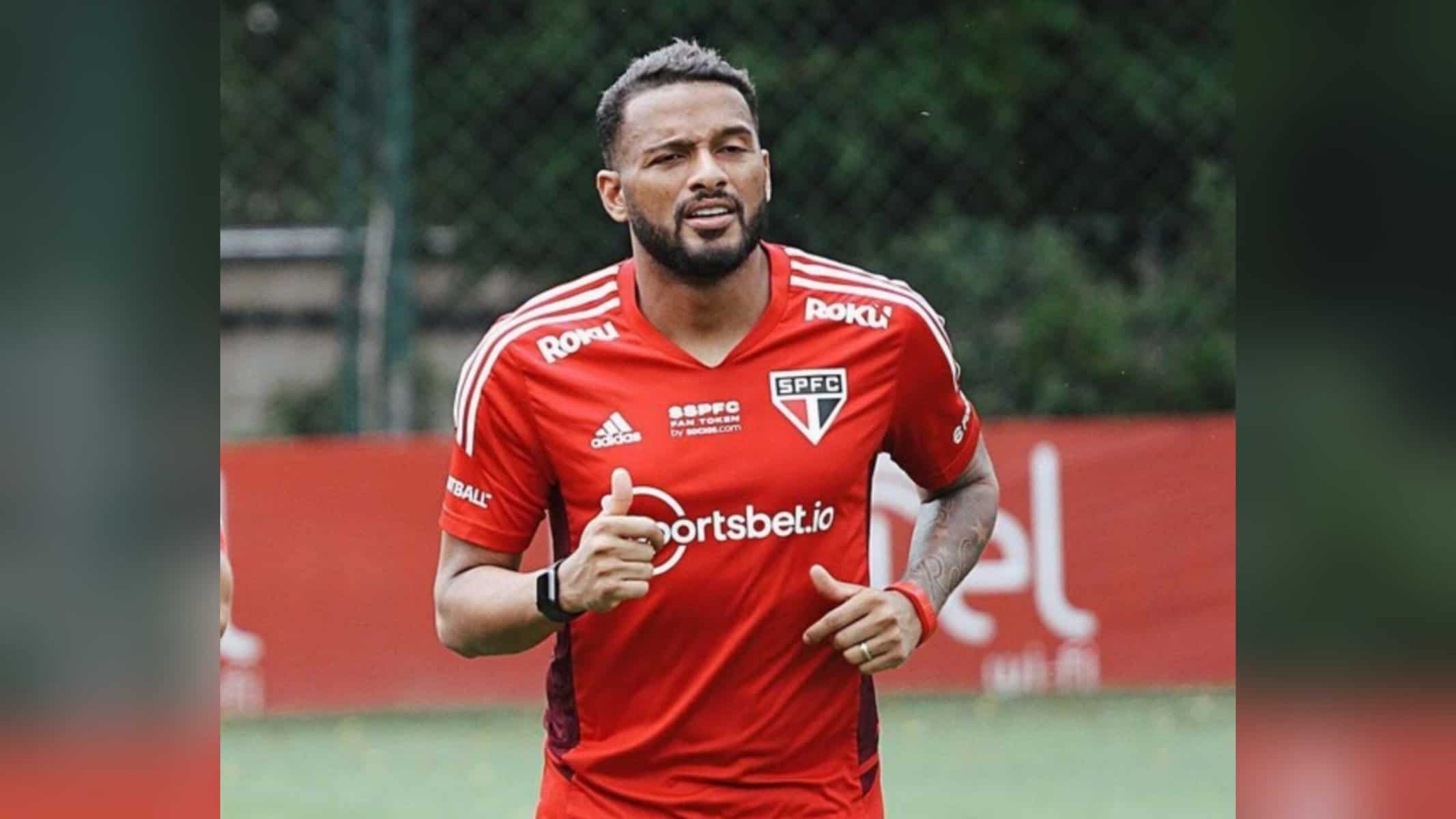Reinaldo no treino do São Paulo — Foto: São Paulo FC