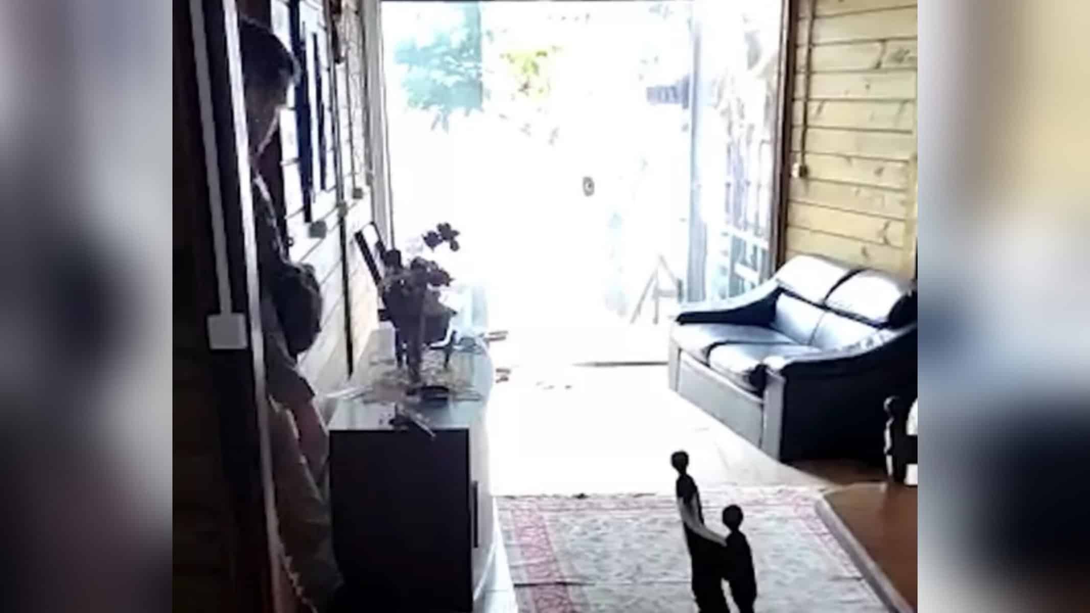 Polícia Militar fez varredura na casa do suspeito – Foto: PM/Divulgação