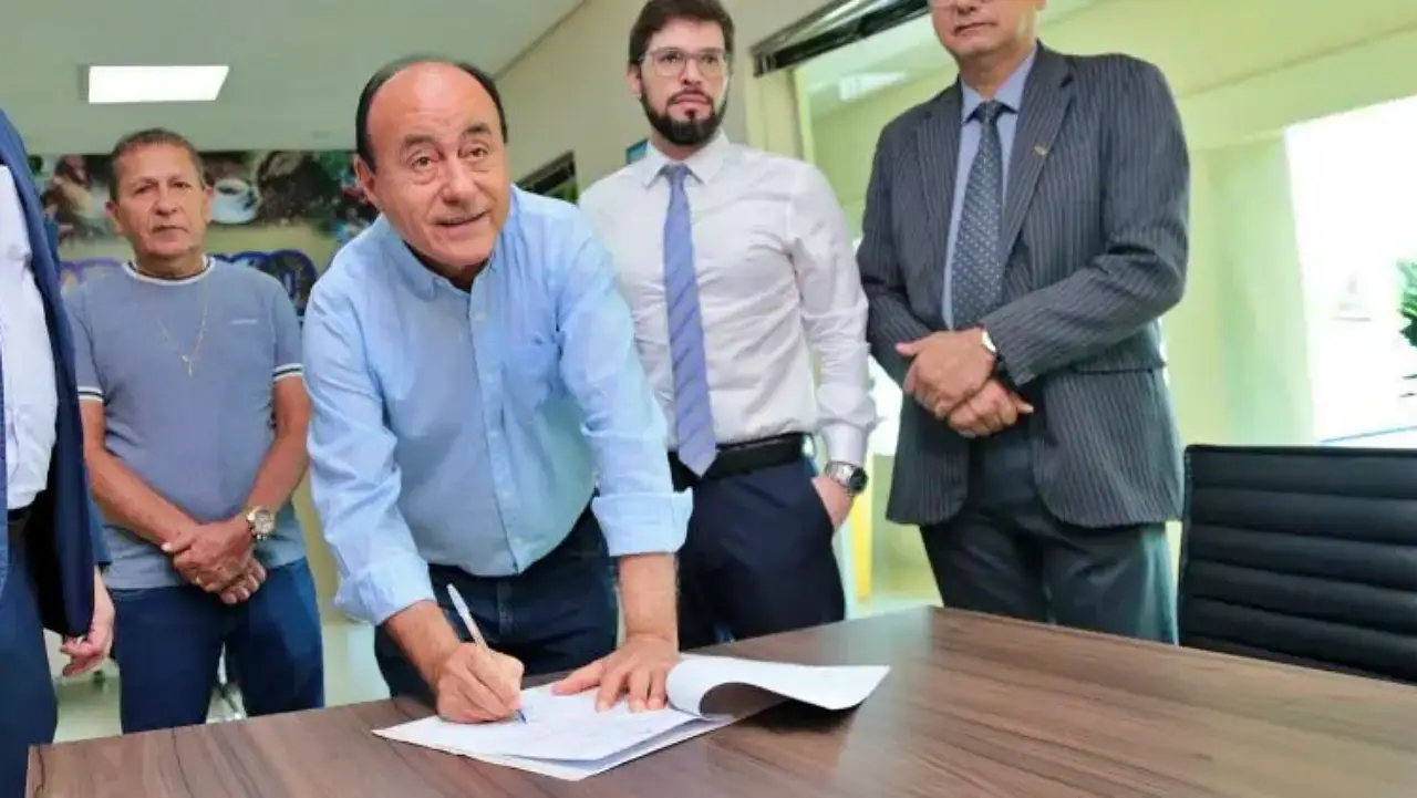 assinatura-do-termo_foto_-val-fernandes_3-e1669045967987 assinatura-do-termo_foto_-val-fernandes_3-e1669045967987