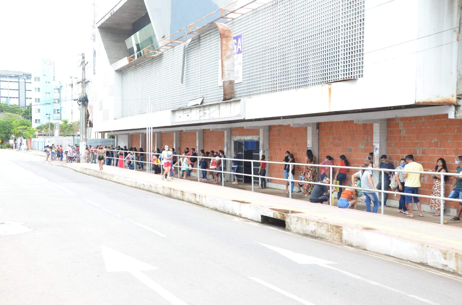 fila-caixa-centro-4-auxilio-brasil fila-caixa-centro-4-auxilio-brasil