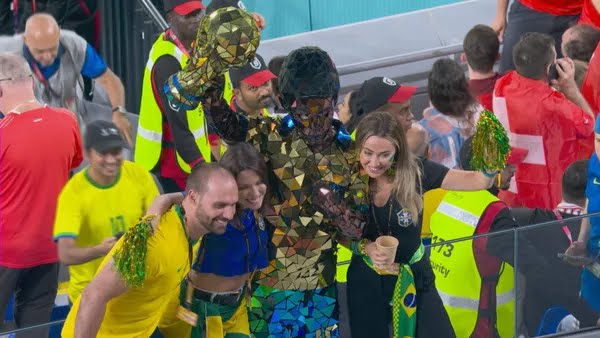 microsoftteams-image-2- Eduardo Bolsonaro (PL-SP) no estádio no Catar no jogo do Brasil contra a Suíça nesta segunda (28) — Foto: Reprodução