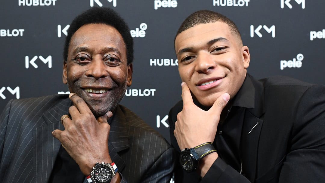 000-1fb6ba Pelé em encontro com Mbappé — Foto: AFP
