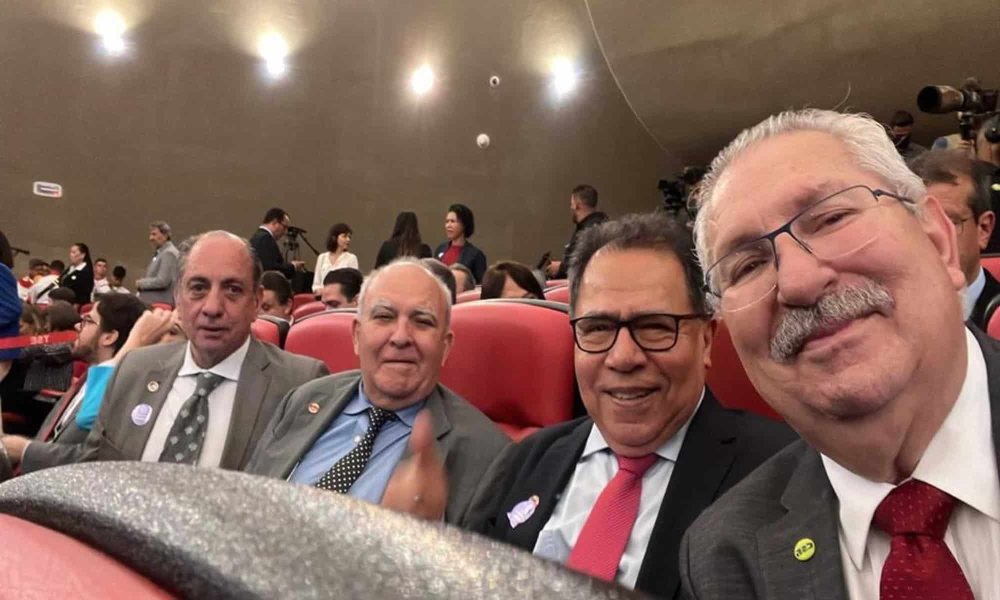 04 Ricardo Patah, da UGT, Miguel Torres e Juruna, da Força Sindical, e Antonio Neto, da CBS, assistiram à diplomação do presidente eleito, Luiz Inácio Lula da Silva (PT), juntos no TSE nesta segunda-feira (12). Foto: Reprodução/Instagram